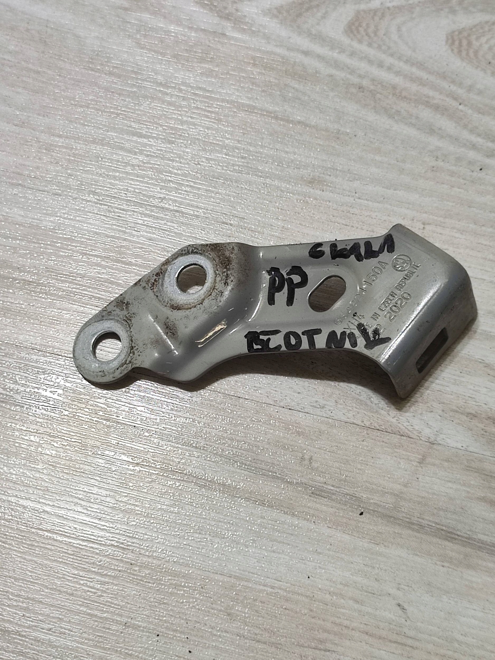 Skoda Scala 2020 Avant Droit Poignée / Support plaque Aile Avant