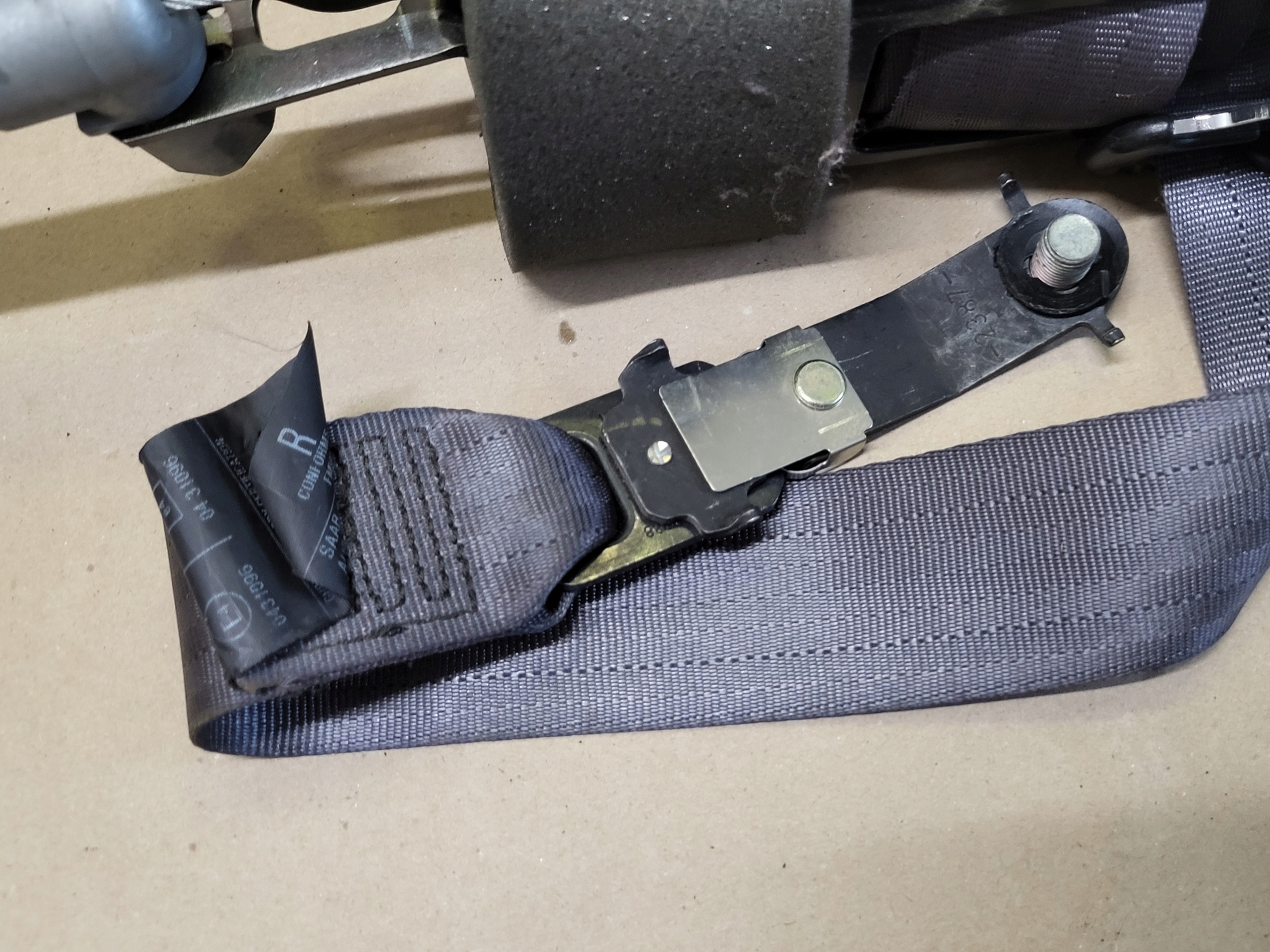 Gurten Sicherheits Spanner vorne rechts grau AAB 95 9-5 LIFT OE