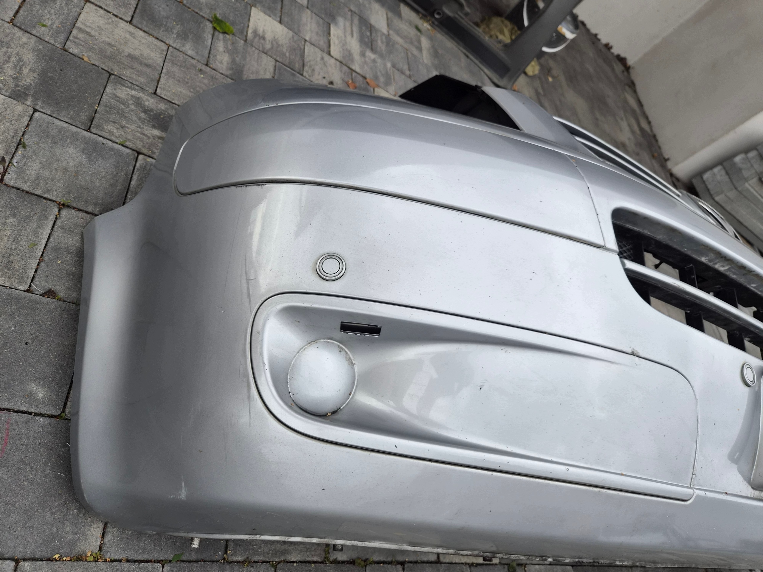 VW T5 Frontstoßstange vorne Caravelle Multivan srebrny