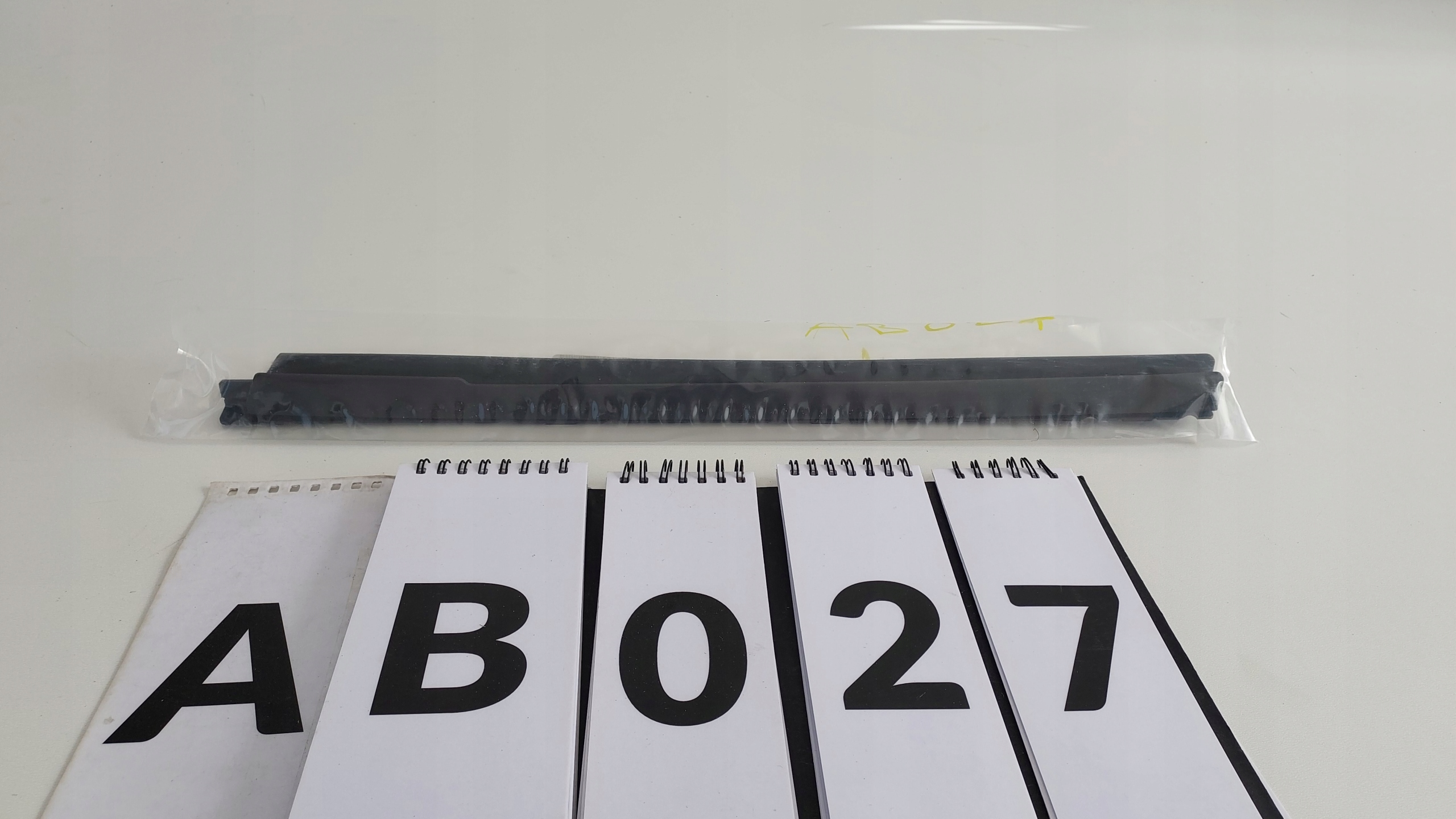 MERCEDES W204 W207 LISTWA OSŁONA PROWADNICA SZYBERDACHU LEWY PRZÓD NOWY