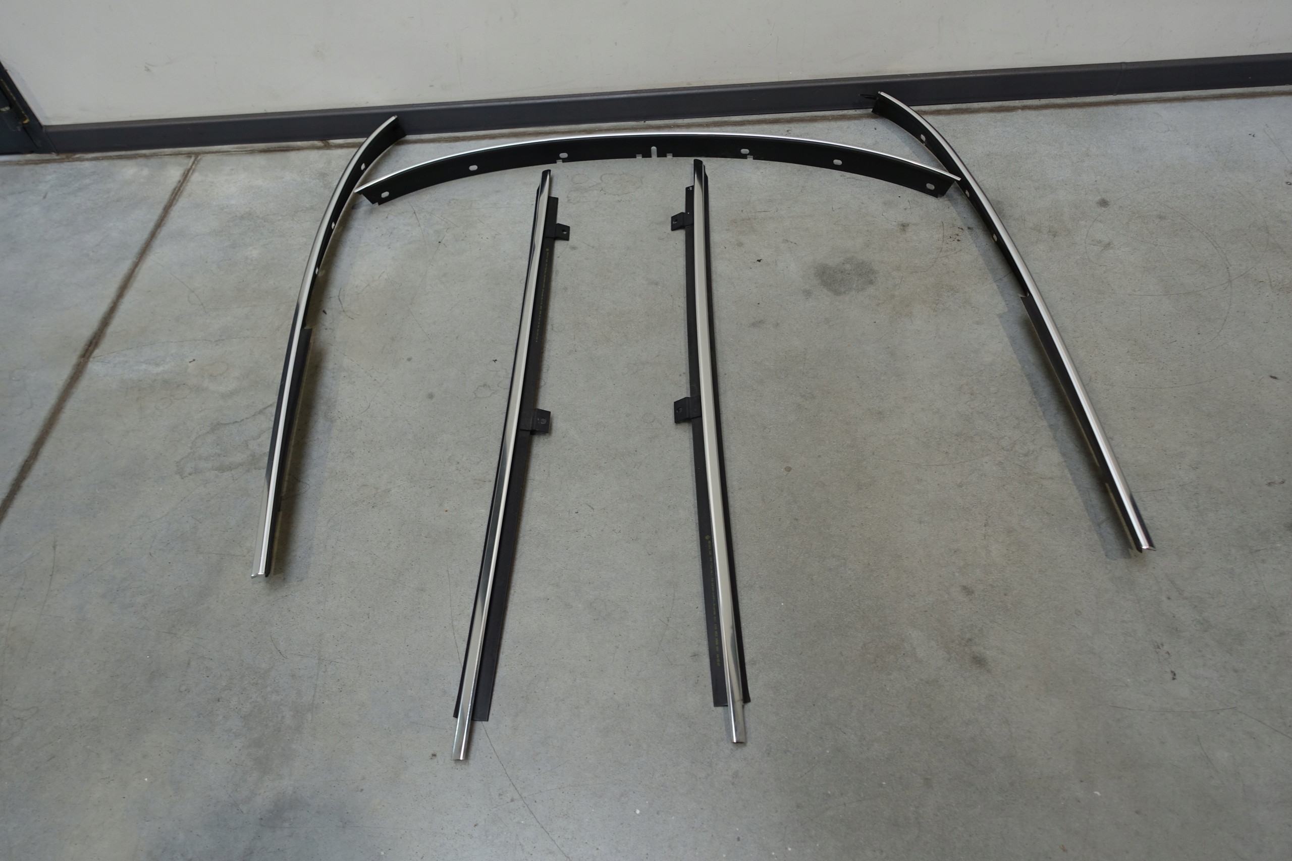 VW NEW BEETLE CABRIO LISTWA LISTWY DRZWI BŁOTNIKA LEWA PRAWA KOMPLET CHROM