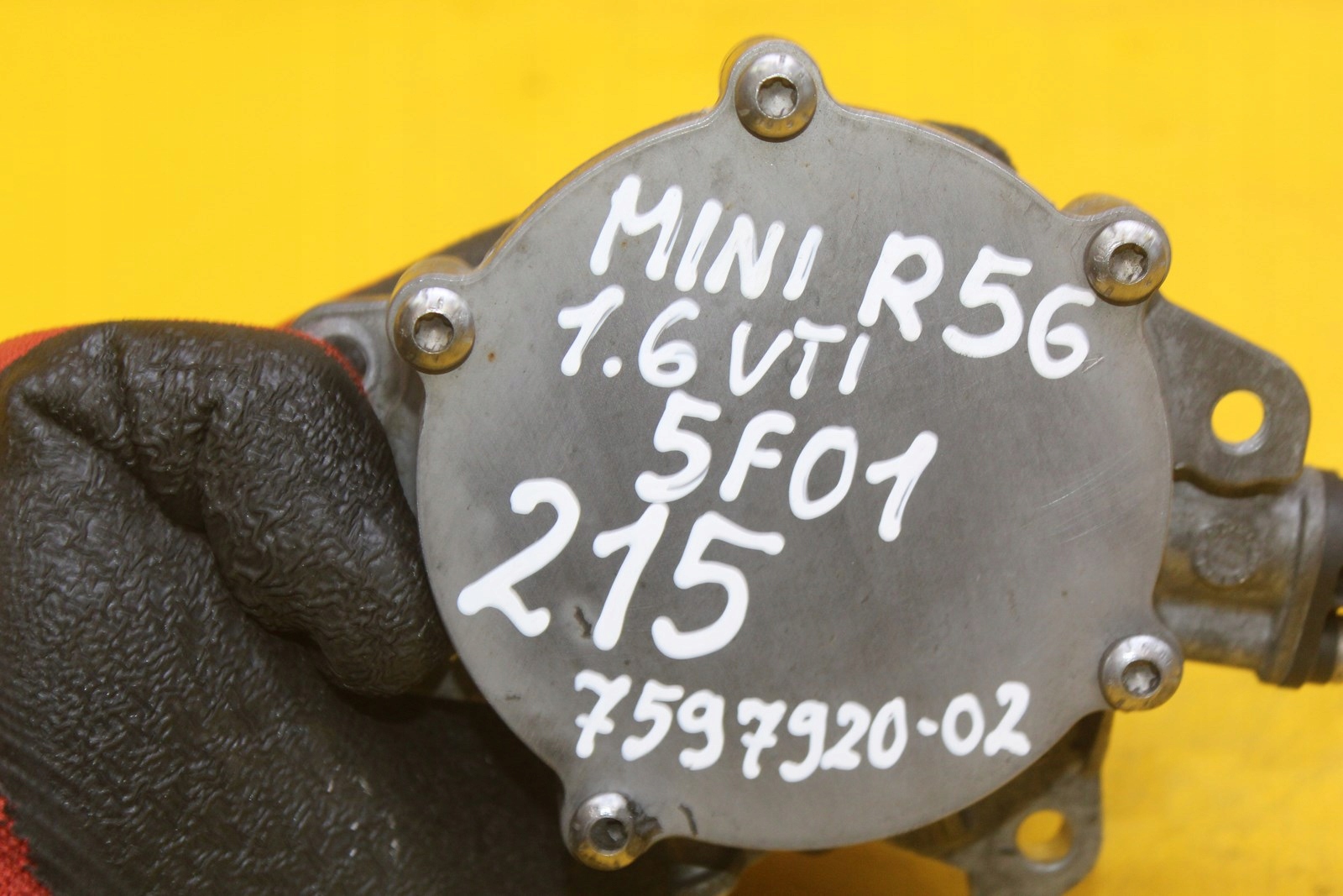 насос вакум MINI COOPER R56 R55 1.6 7597920