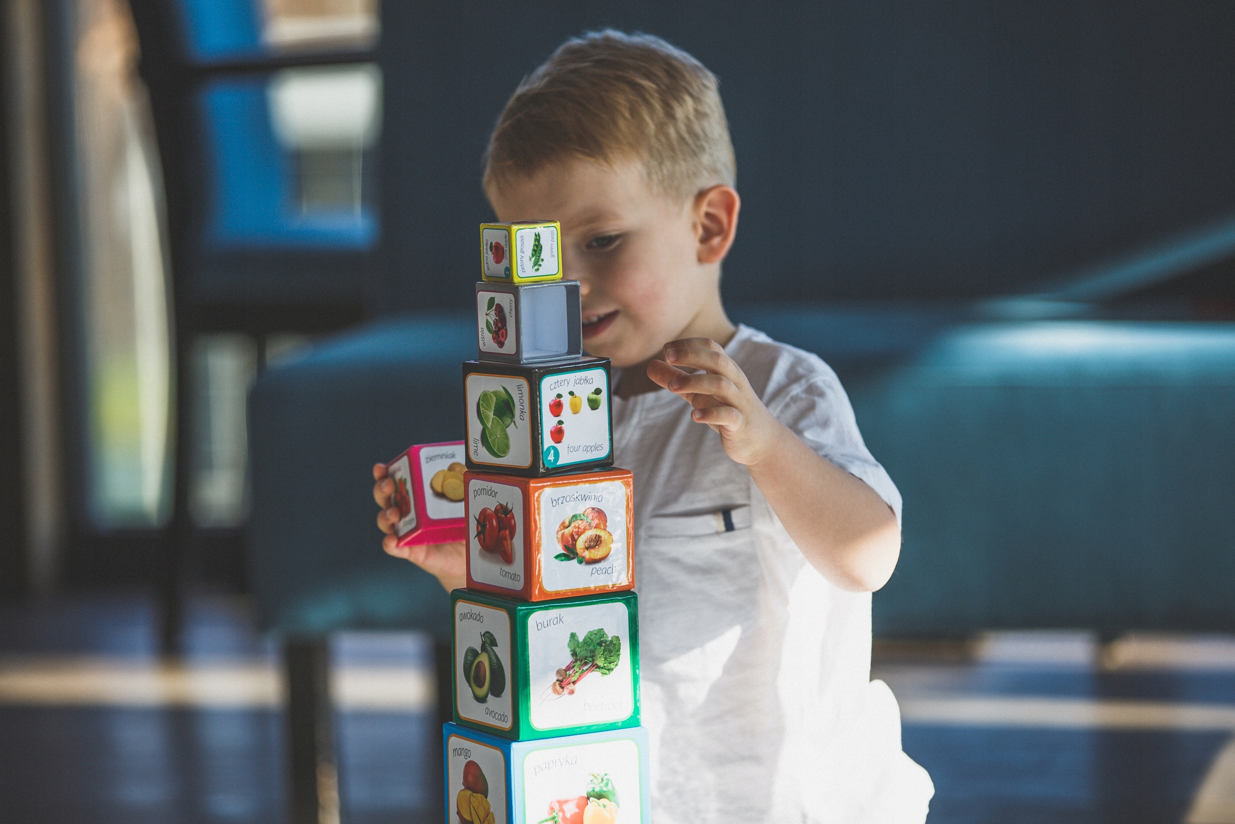 PIRAMIDA ZABAW KLOCKI WIEŻA EDUKACYJNA OWOCE Bohater / Bajka brak