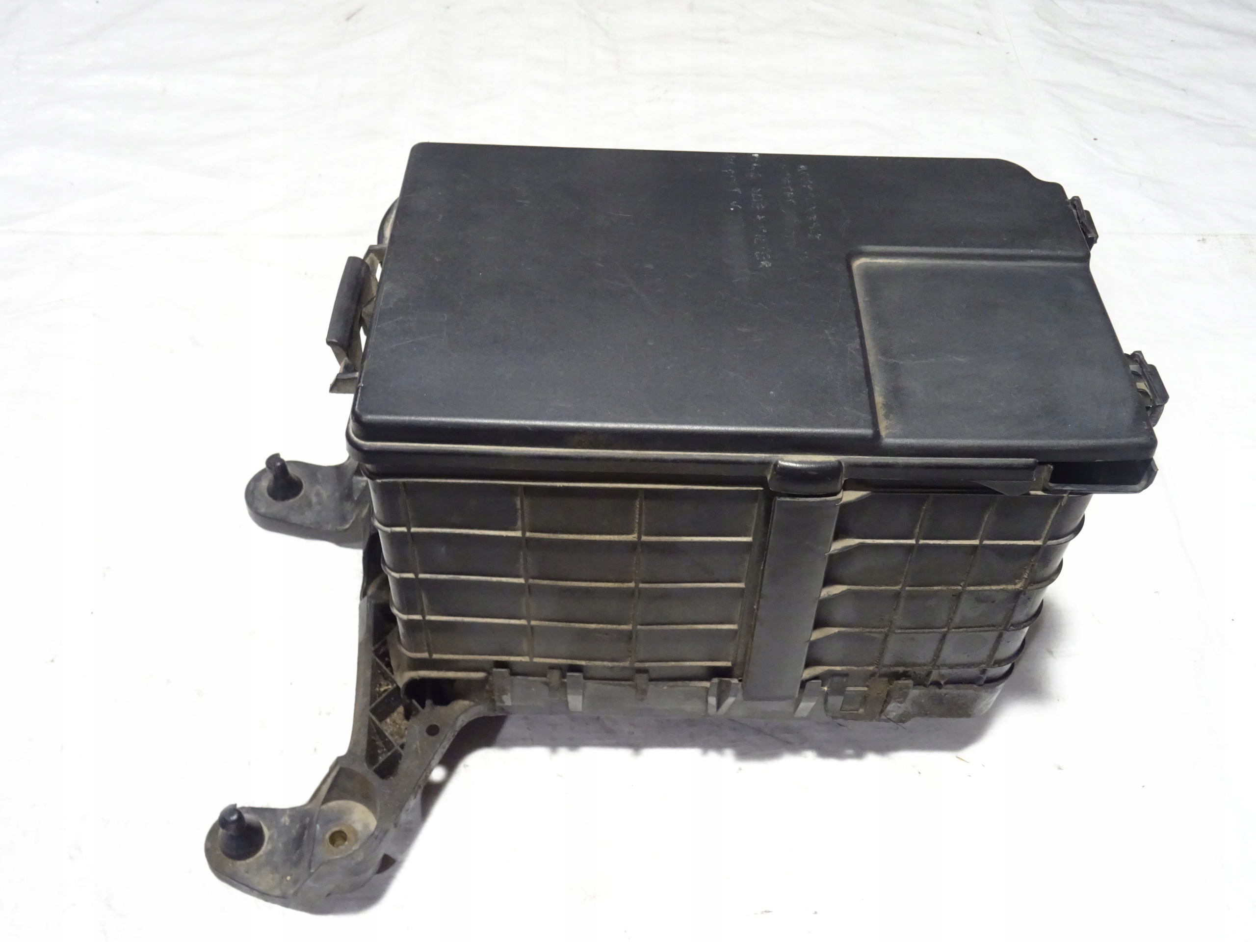 1K0915333B - КОРПУС БАЗЫ БАТАРЕИ VW TOURAN И 1.9 TDI