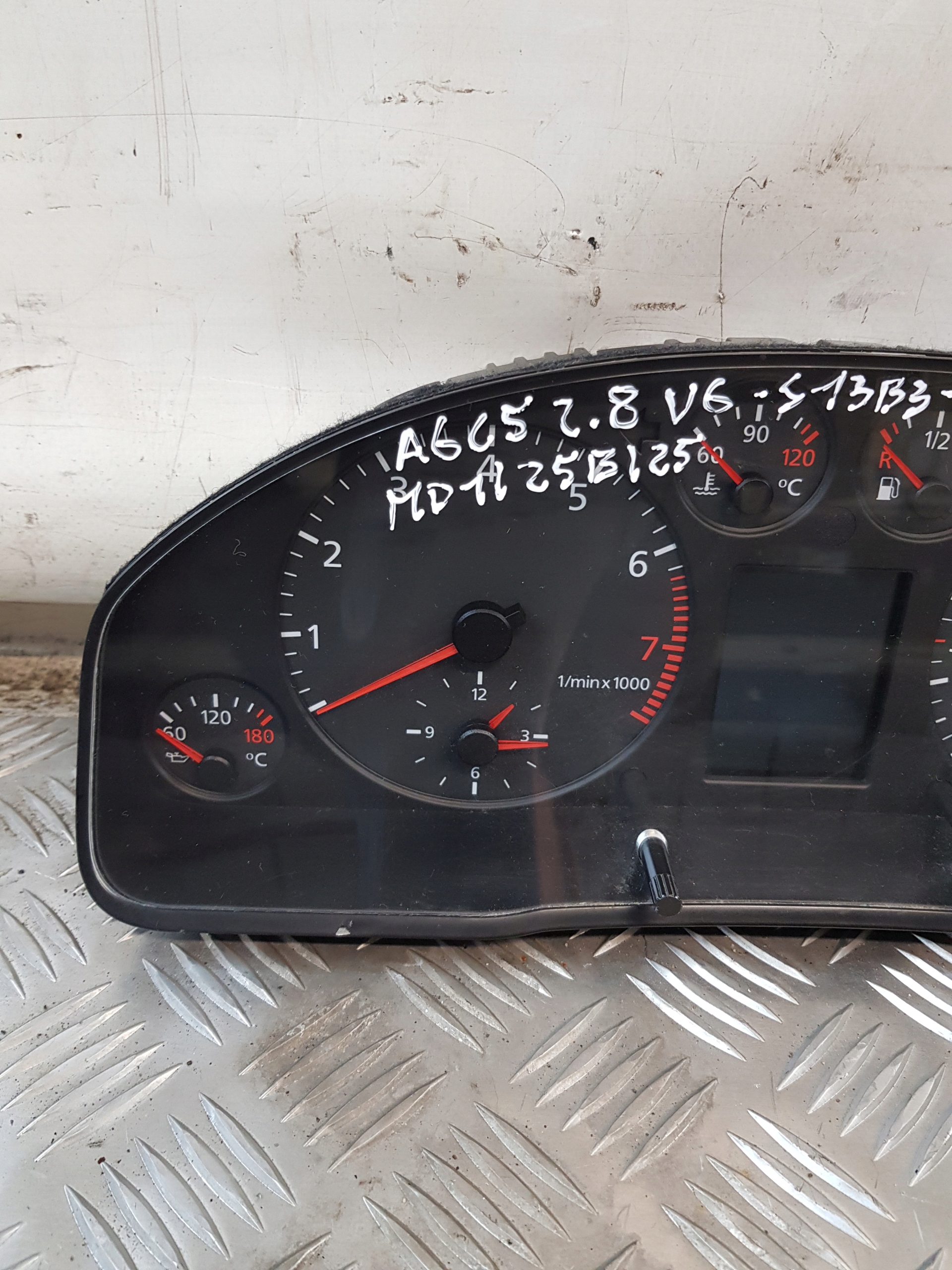 dials AUDI A6 C5 2.8 V6 OE 4B0919880A EUROPA