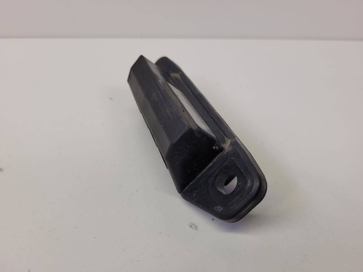 Bouton pour l’ouverture du capot Volkswagen Polo 6 2020