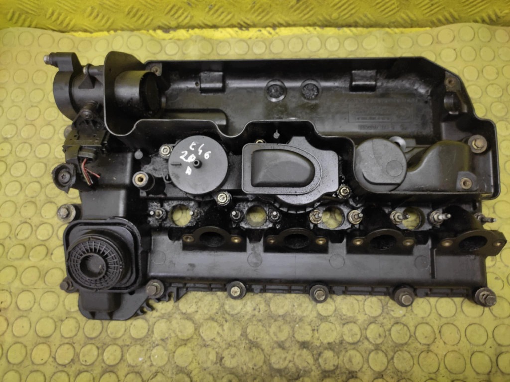 BMW E46 2.0 D Abdeckung der Ventile 137122469970