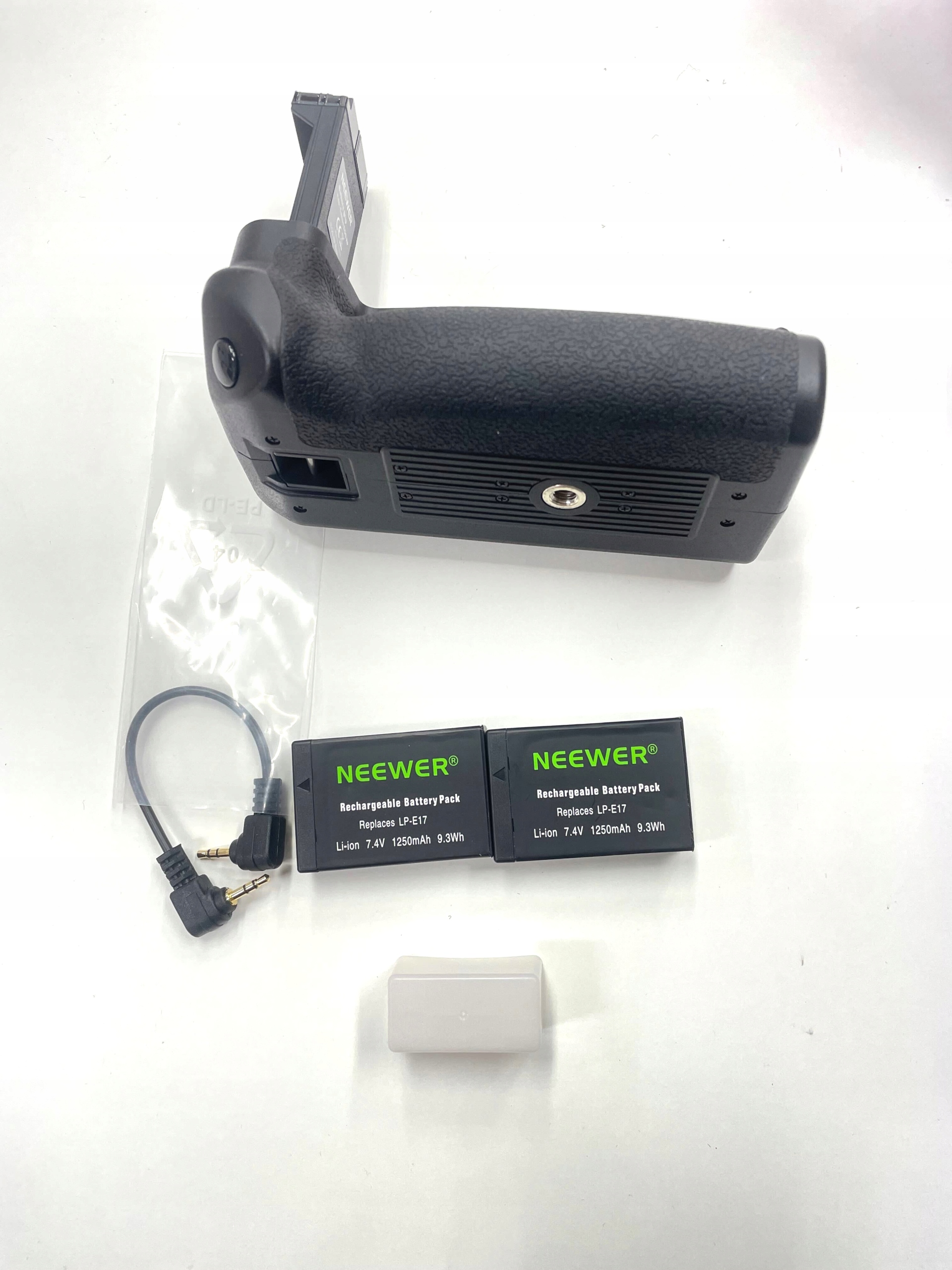 Neewer Uchwyt (LP-E17) do Canon EOS 77D, EOS 800D, EOS 900D P14D26 Kod producenta Canon EOS 1100D