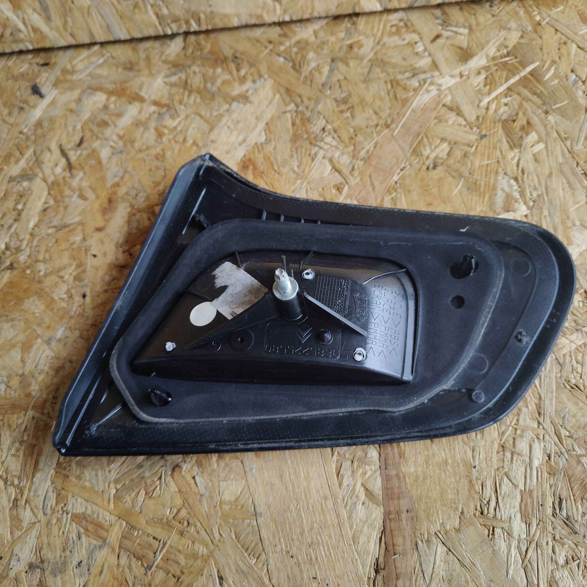 light rear w klapie rear part side left Citroen C3 9685225580