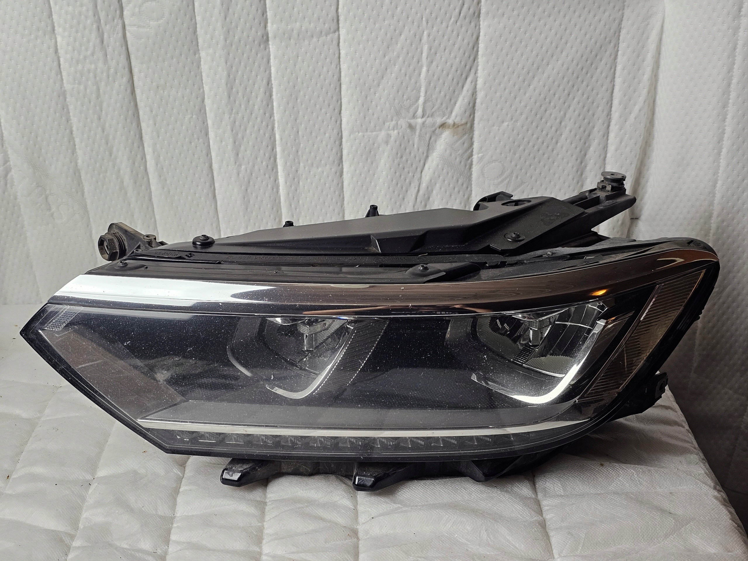 фара перед левая vw PASSAT B8 full led 3G1941035C