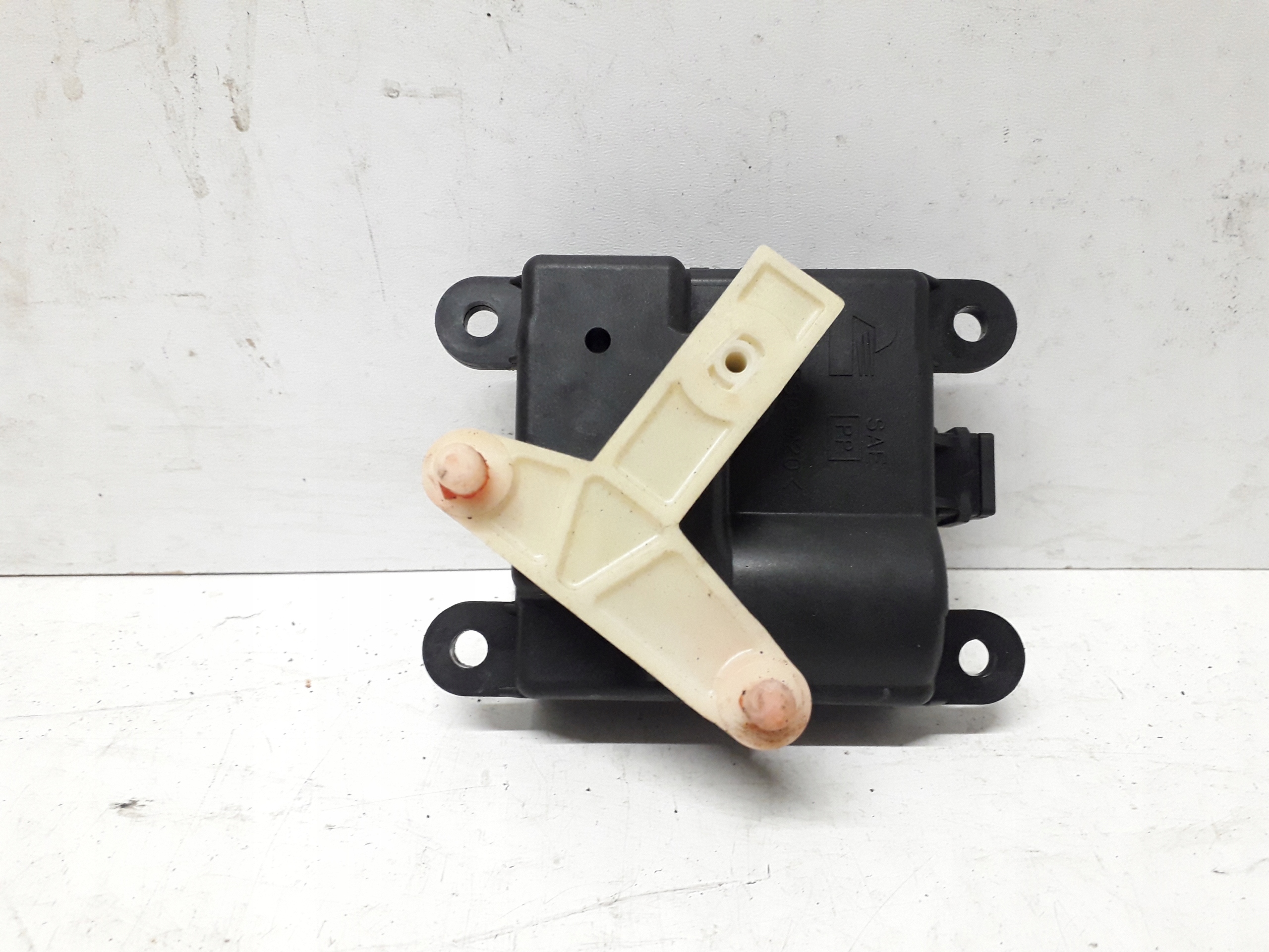 NISSAN ALMERA N16 03- SILNICZEK NAGRZEWNICY 3T05030820