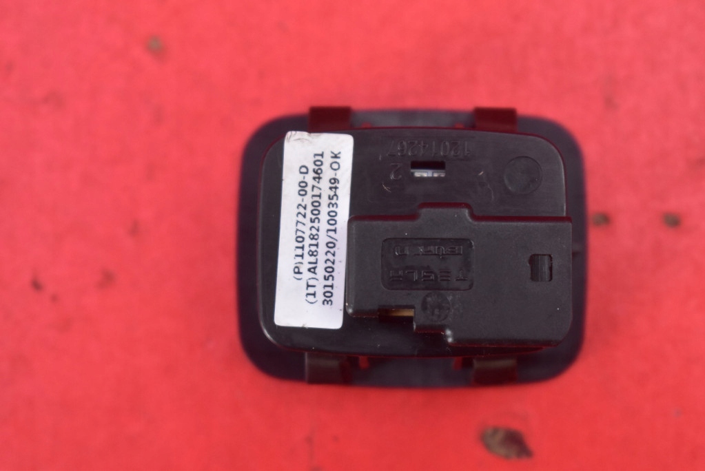 switch button of the opening bonnet front 1107722-00-D TESLA MODEL 3 17-21