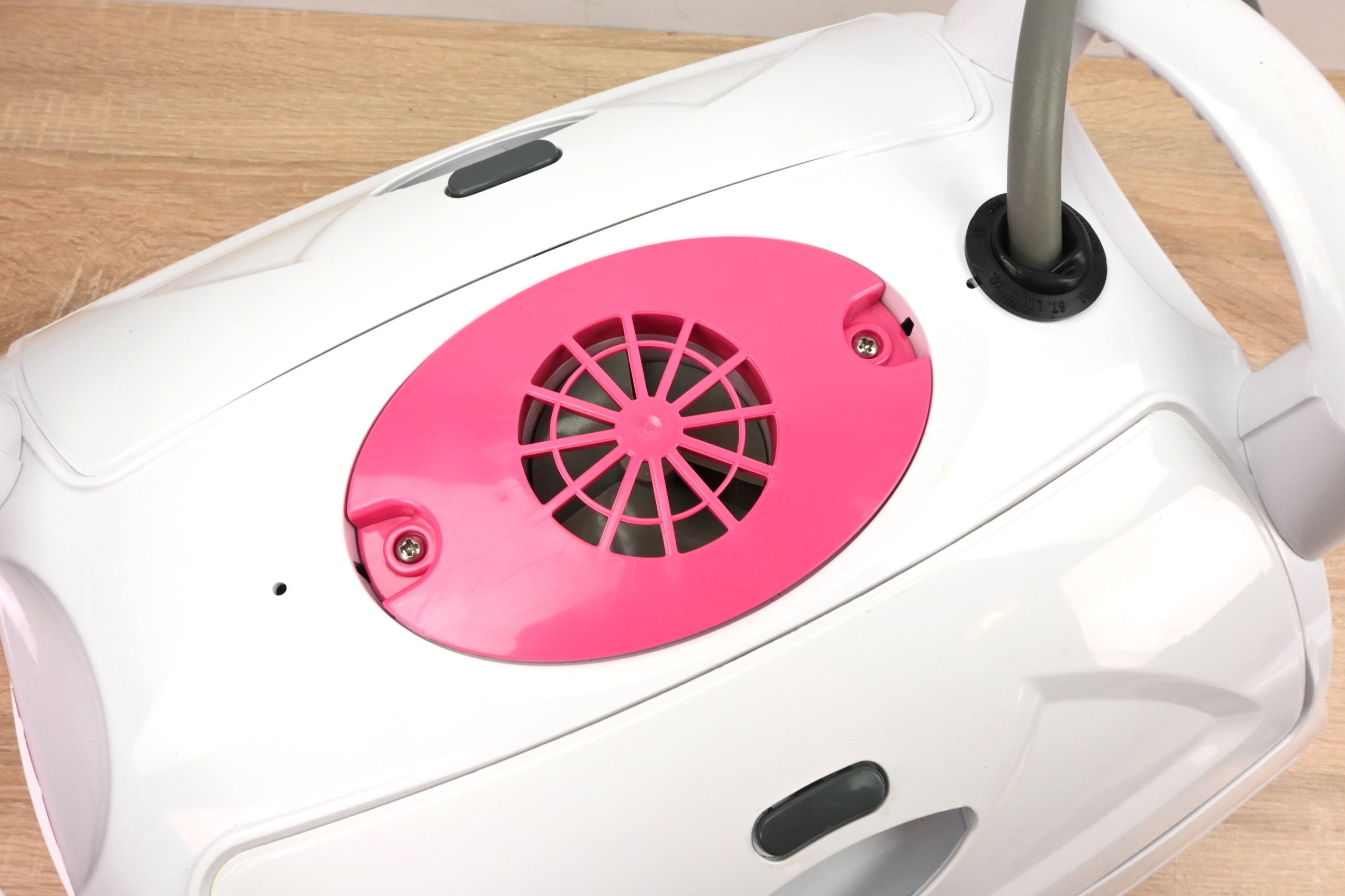 BWT D100 PLUS AUTOMATYCZNY ODKURZACZ BASENOWY ROBOT CZYSZCZĄCY Producent BWT