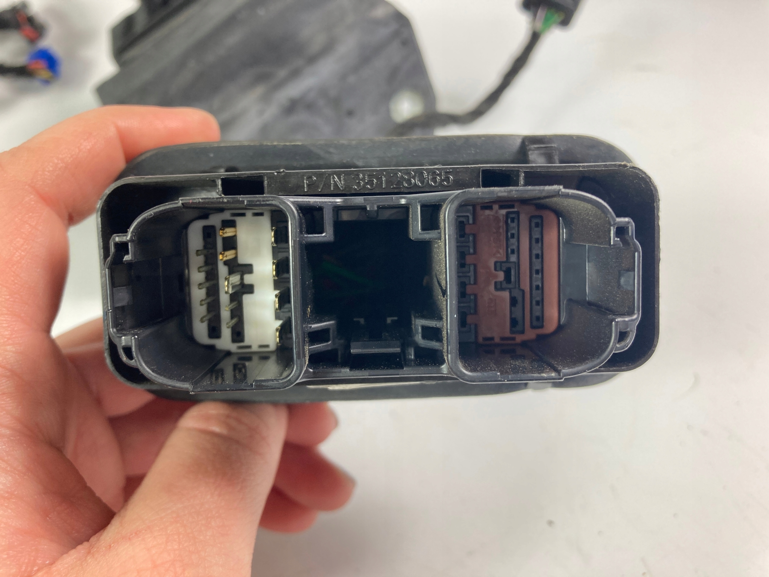 Ram 2500, 3500 bundle przewodow door right front 2020-22