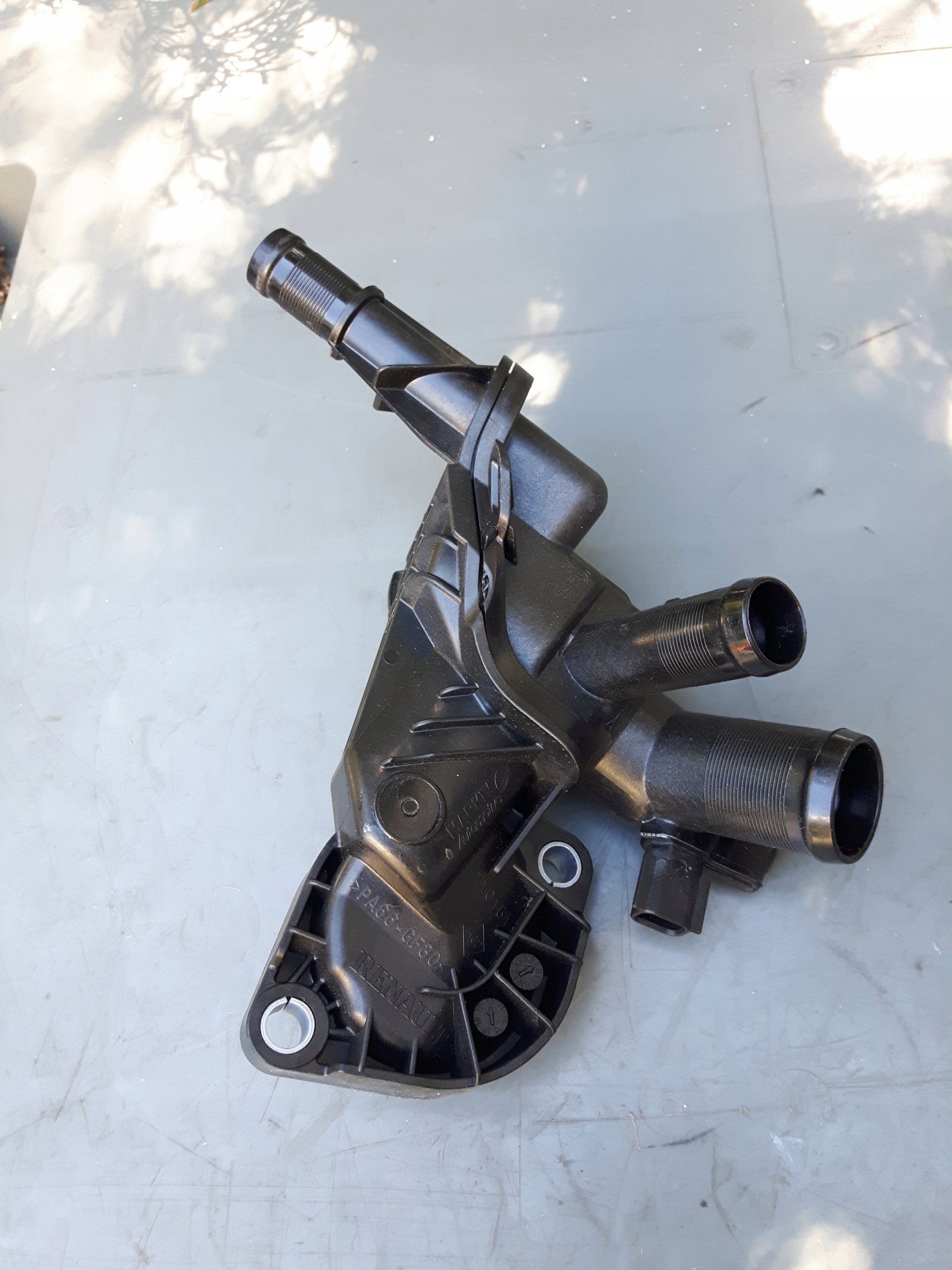 OBUDOWA TERMOSTATU RENAULT CLIO IV 110616064R