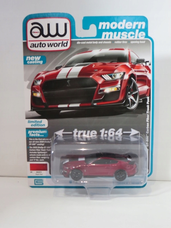 Auto World 1:64 Shelby GT-500 Carbon Fiber 20 red