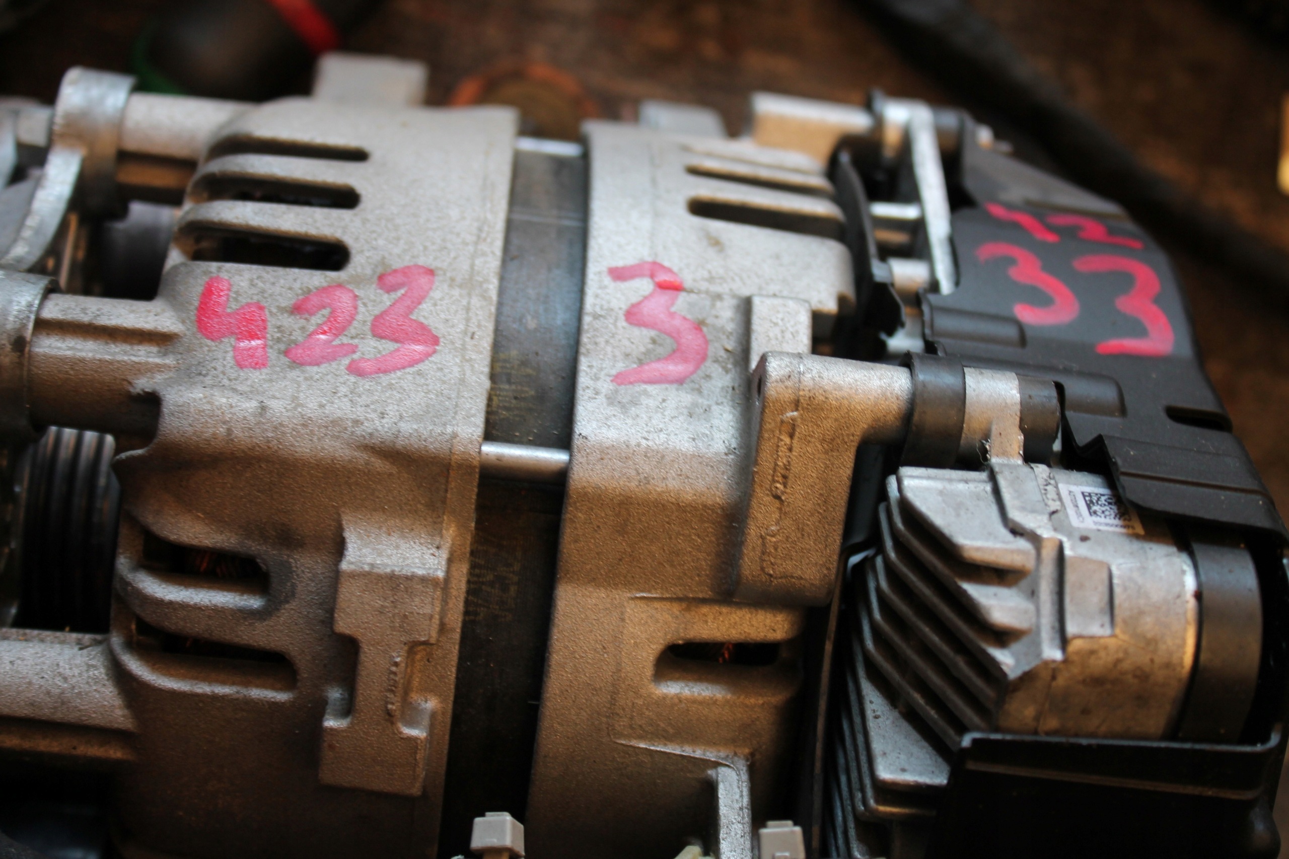 4233. alternator RANGE ROVER L8B2-11A240-BD