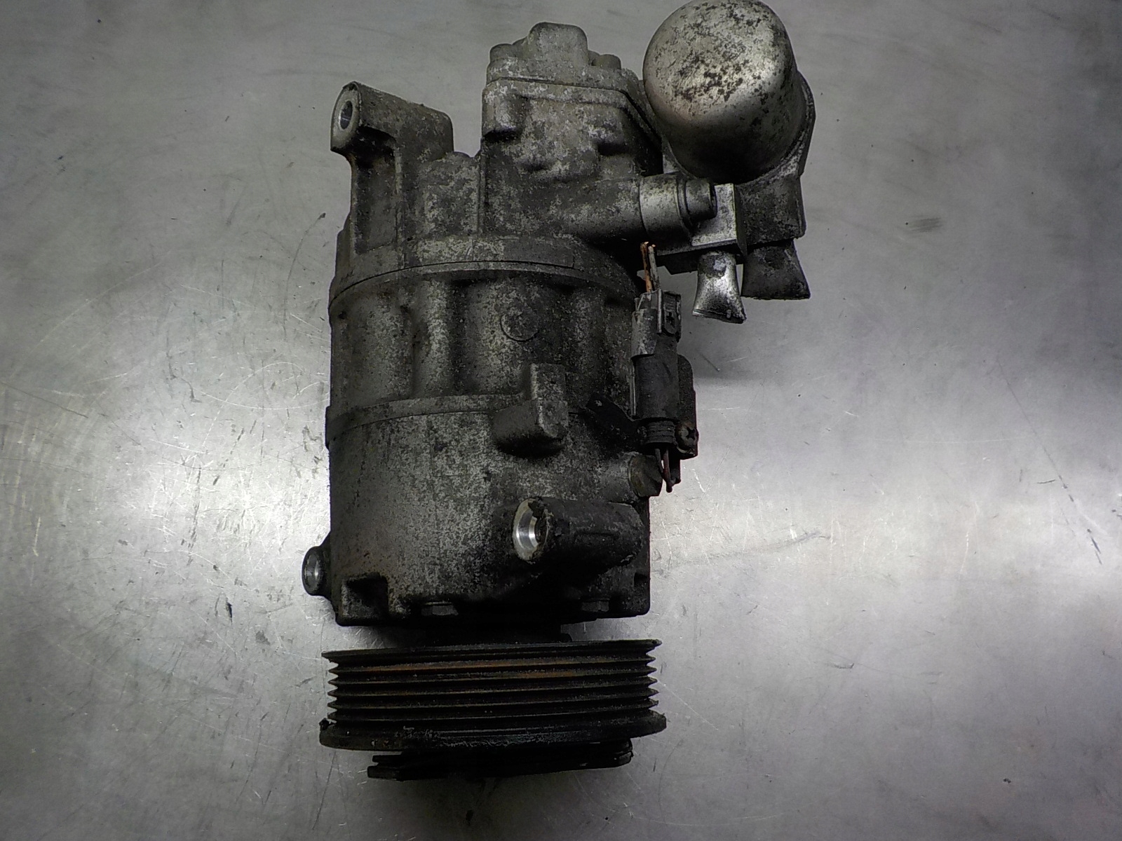 BMW E87 1.6 16V B kompresor pumpa klimatizaci 6915380-06
