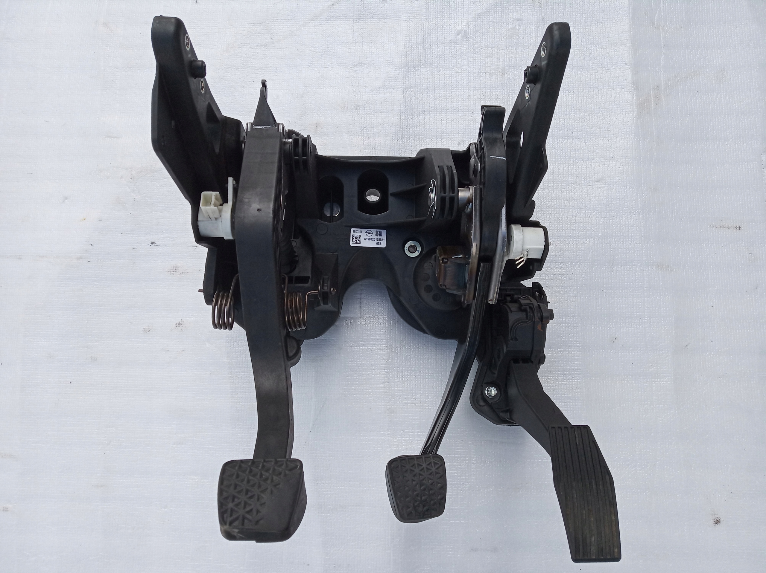 opel ASTRA K V педаль 39177864