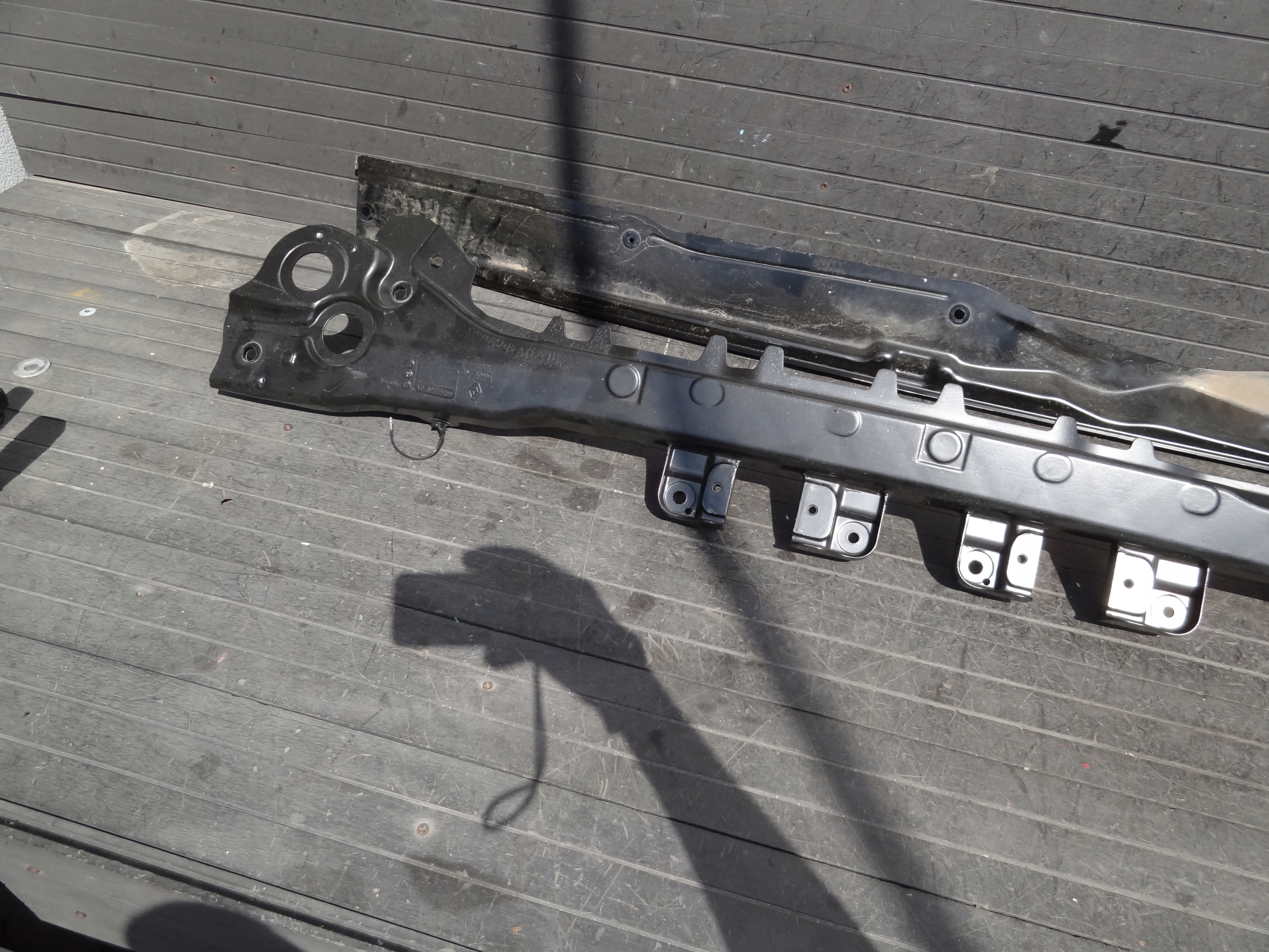 RENAULT MEGANE V 2023 E-TECH PODSZYBIE DOLNE ROZPORKA BELKA ORYGINAL Typ samochodu Samochody osobowe