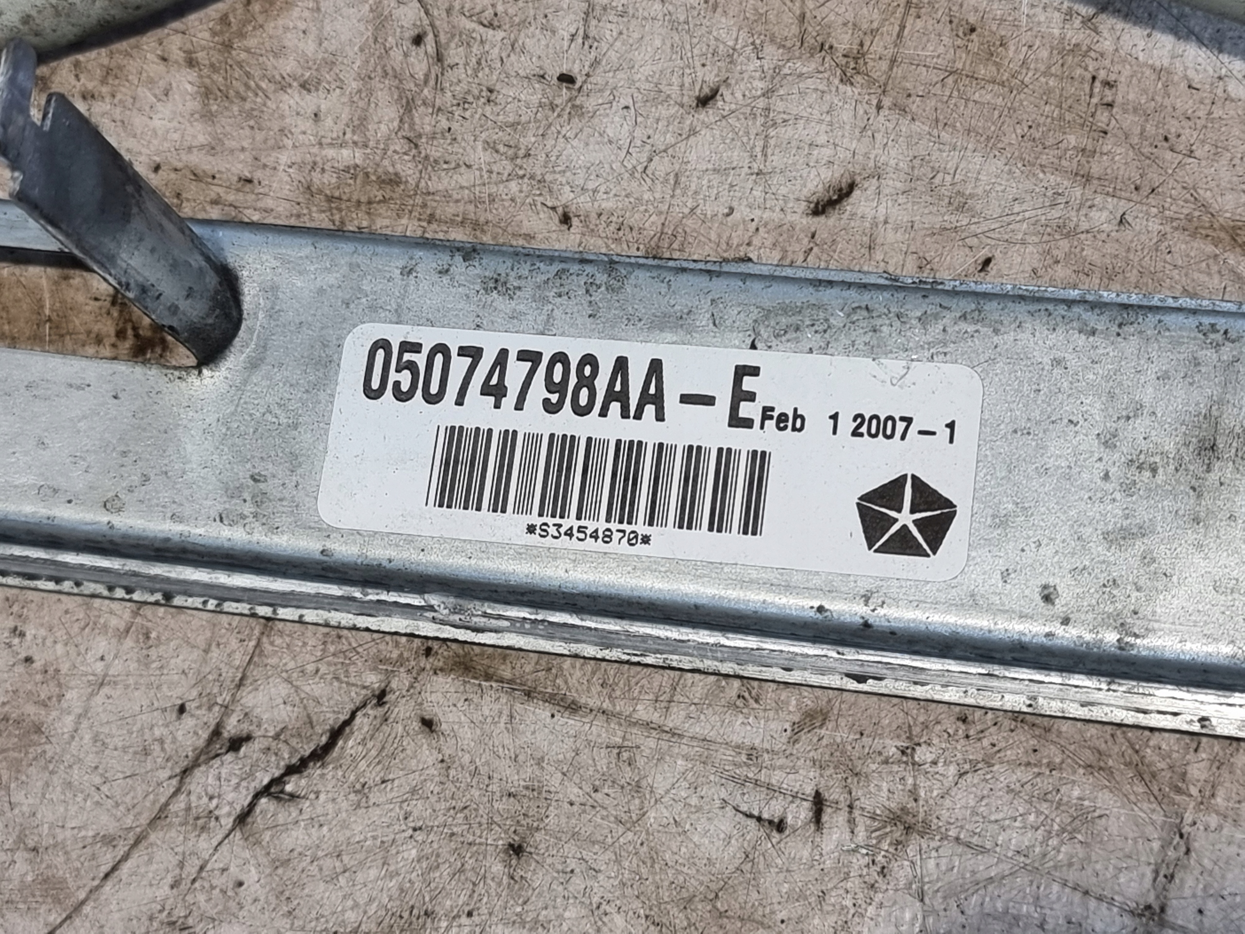 window regulator right front OE 05074798AA DODGE CALIBER 07r