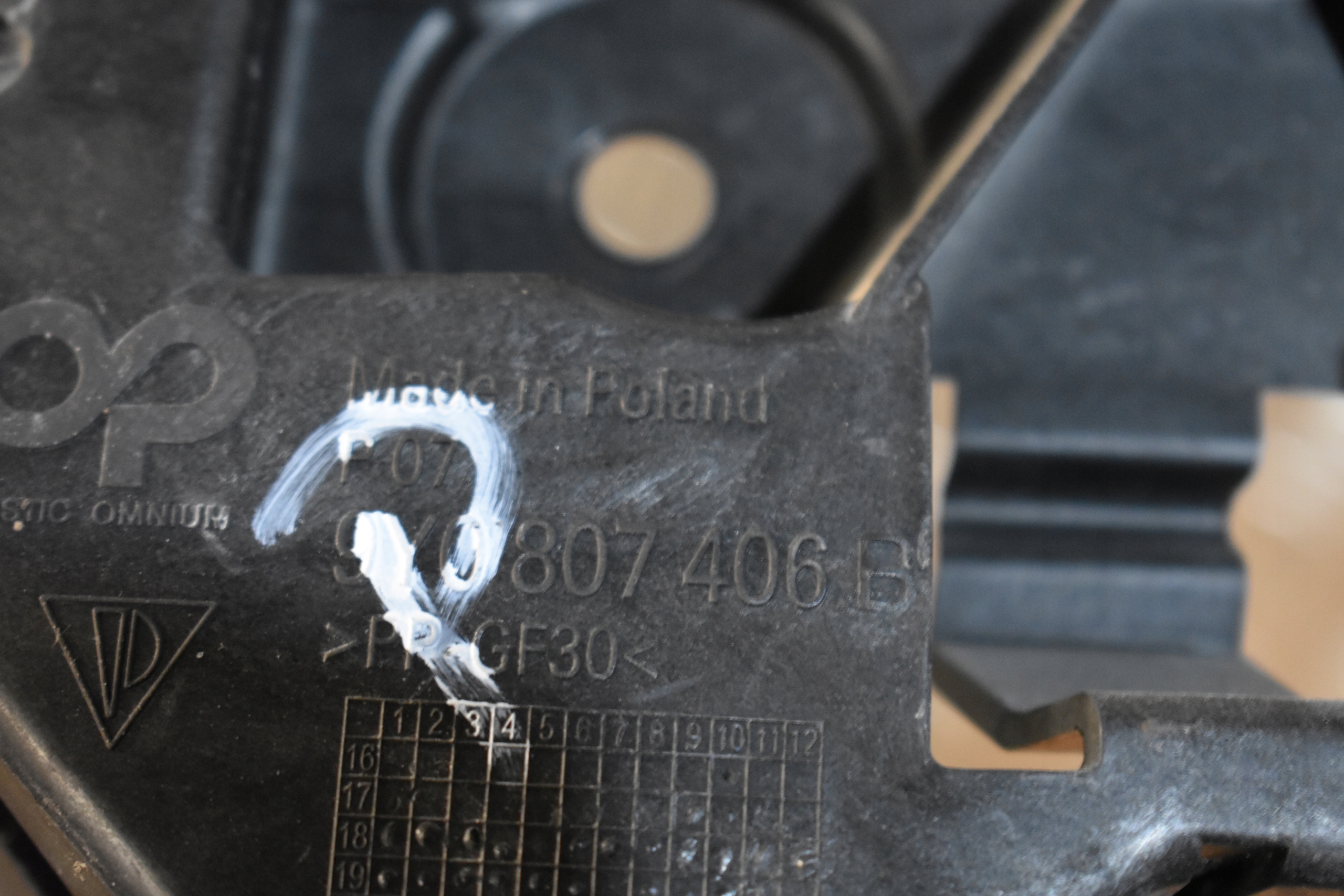 IDEALNY bumper bracket rear right PORSCHE CAYENNE 9Y 1