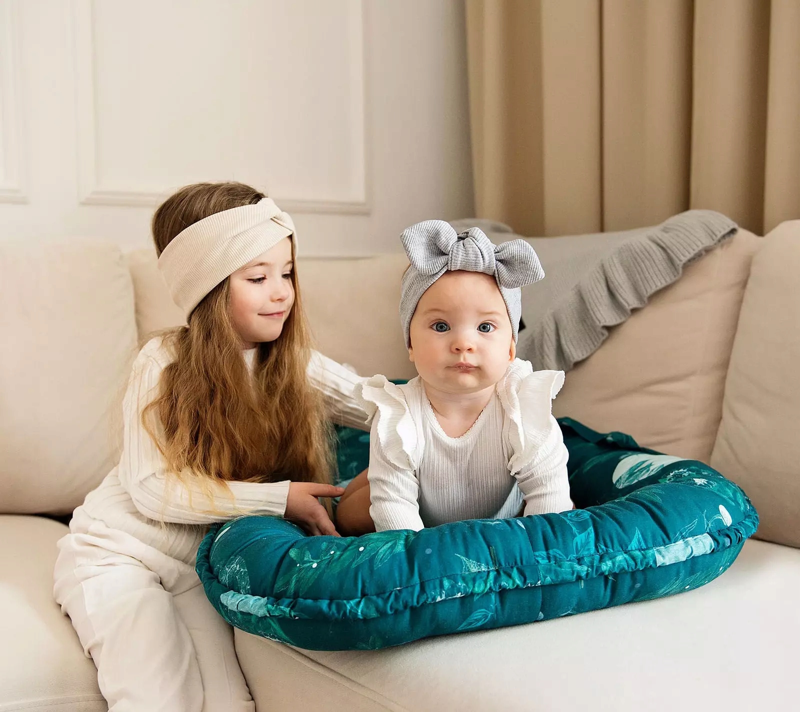 LULLALOVE KOCYK DZIECIĘCY 110x90 Z FALBANKĄ SZARY Kod producenta 5904121601472