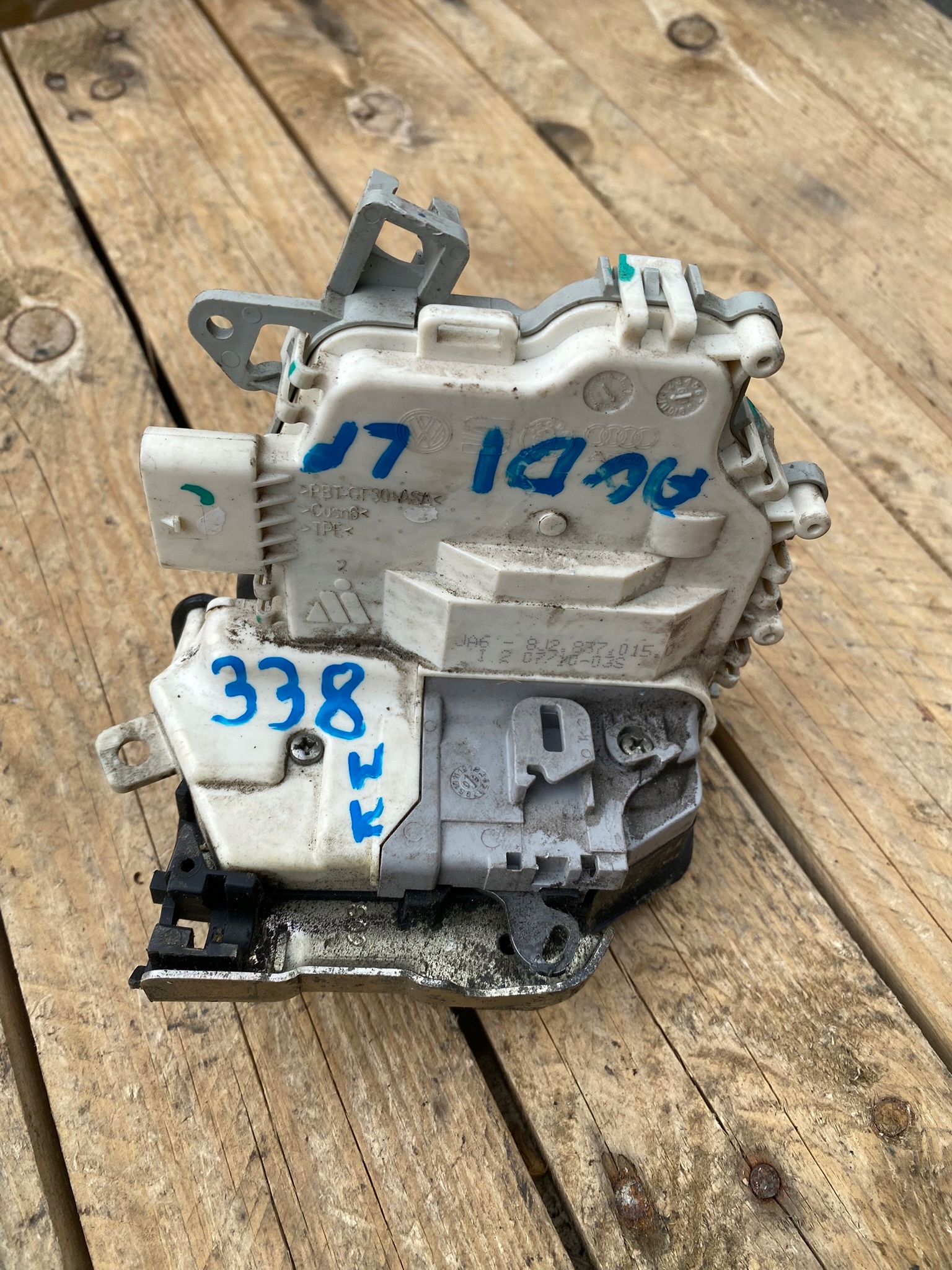 lock door left front front AUDI A5 8T 8J2837015D