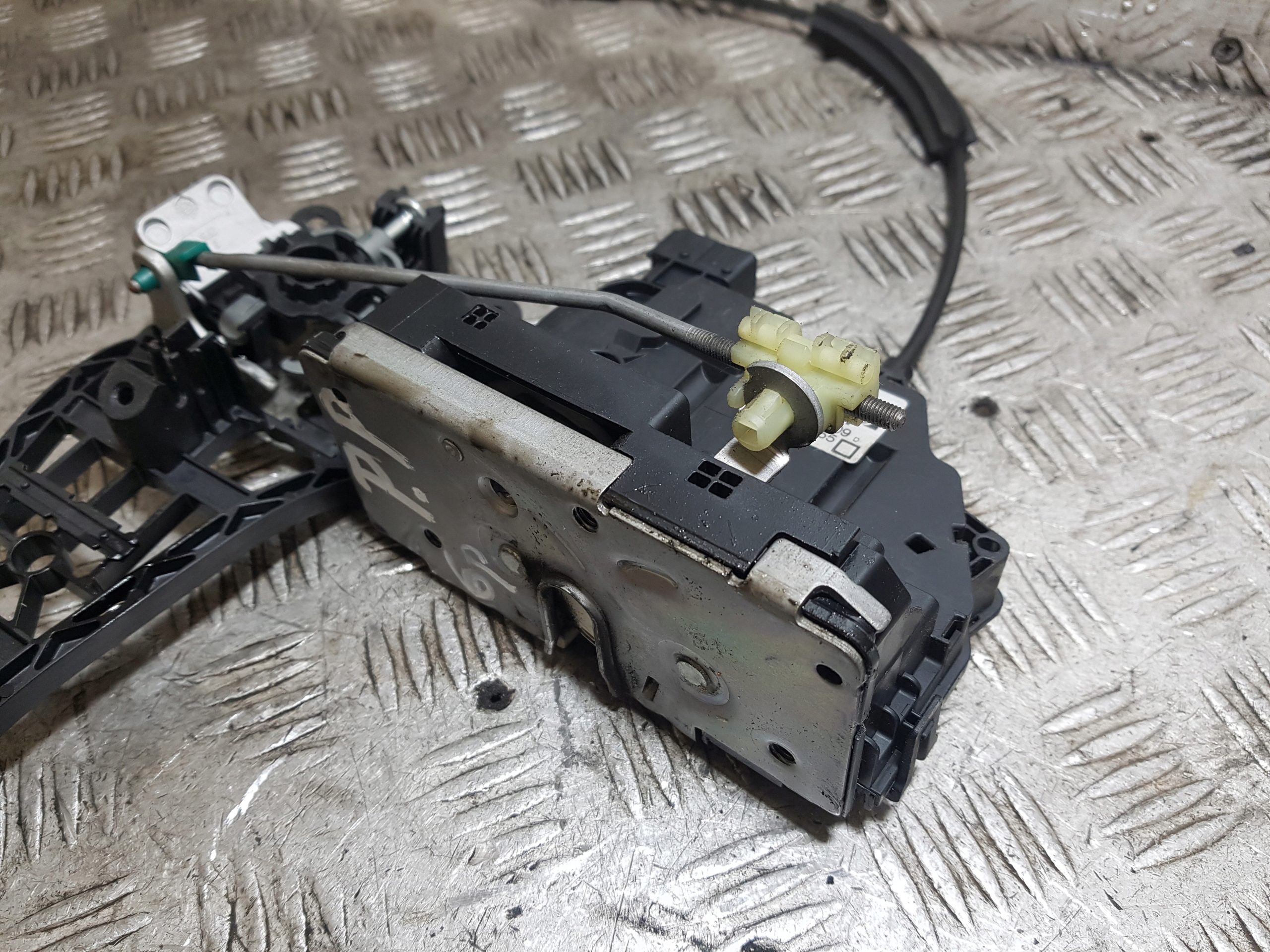 lock door right front OPEL CORSA D 6 PIN 13258274