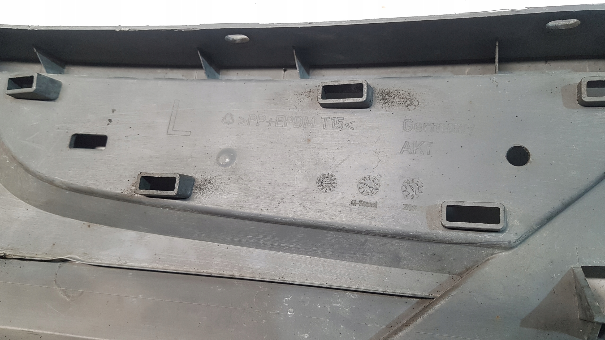 MERCEDES ACTROS MP3 SPOILER DÓŁ LISTWA DOLNA ZDERZAKA ORYGINAŁ Strona zabudowy przód