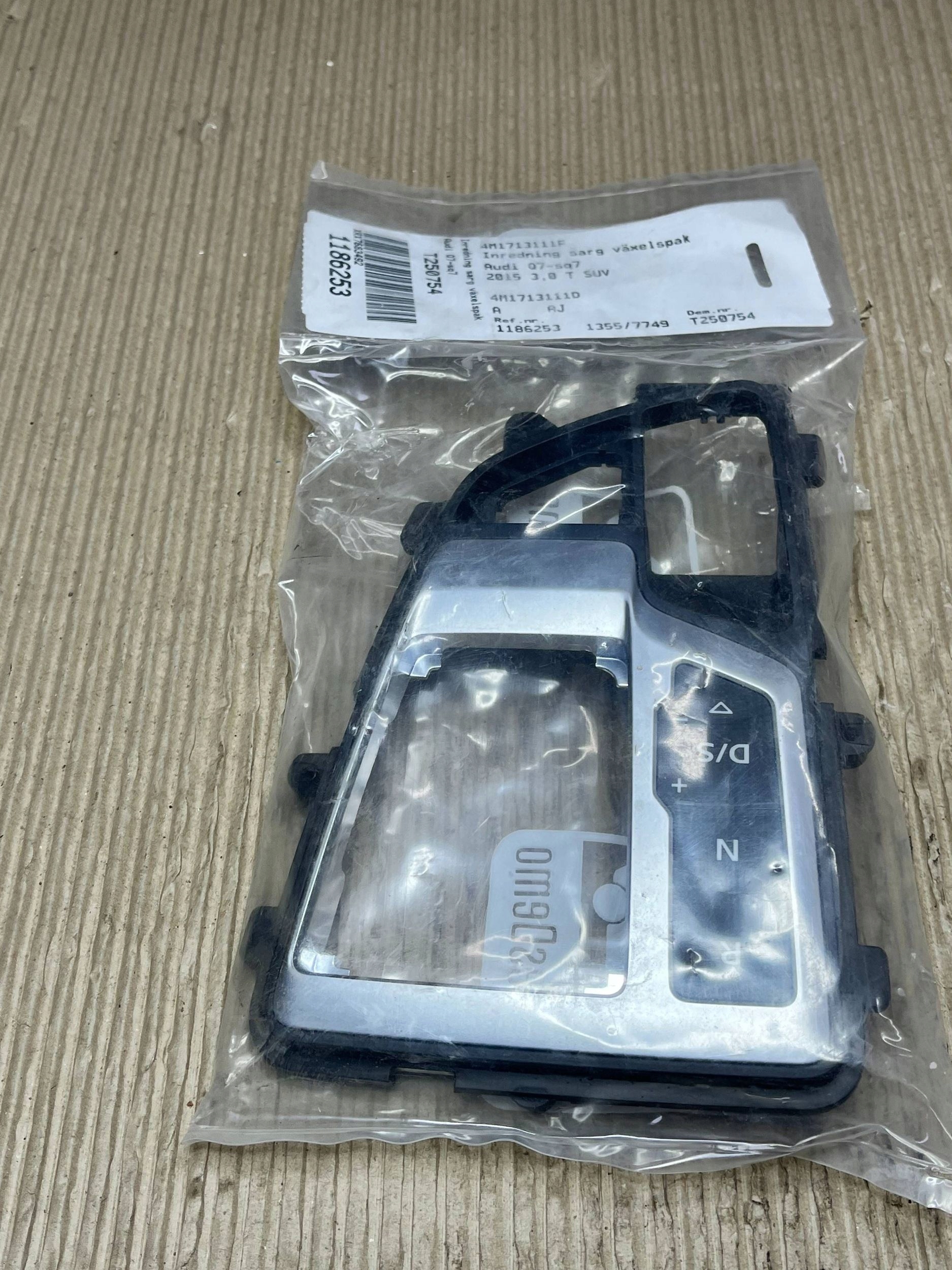 RAHMEN schalthebel Audi Q7 4M 4M1713111F