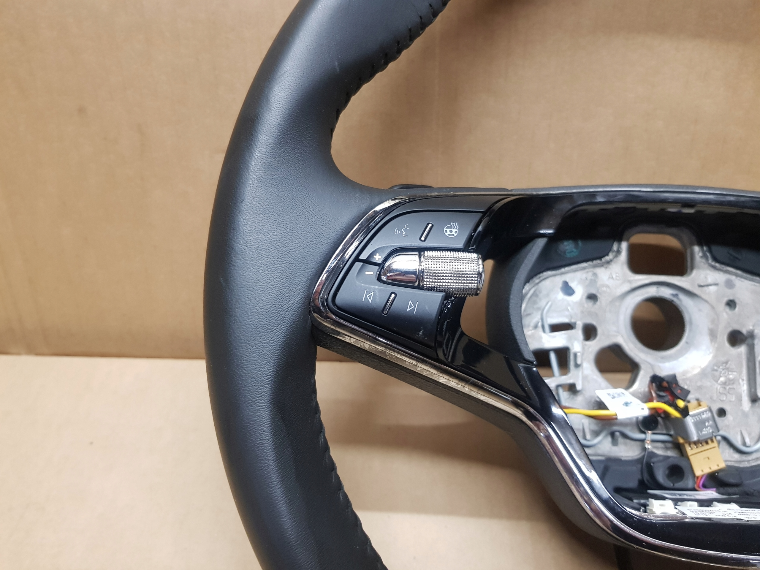 SKODA OCTAVIA IV KIEROWNICA 5E3959542F NOWA Numer katalogowy części 5E3959542F 5E3959542 F