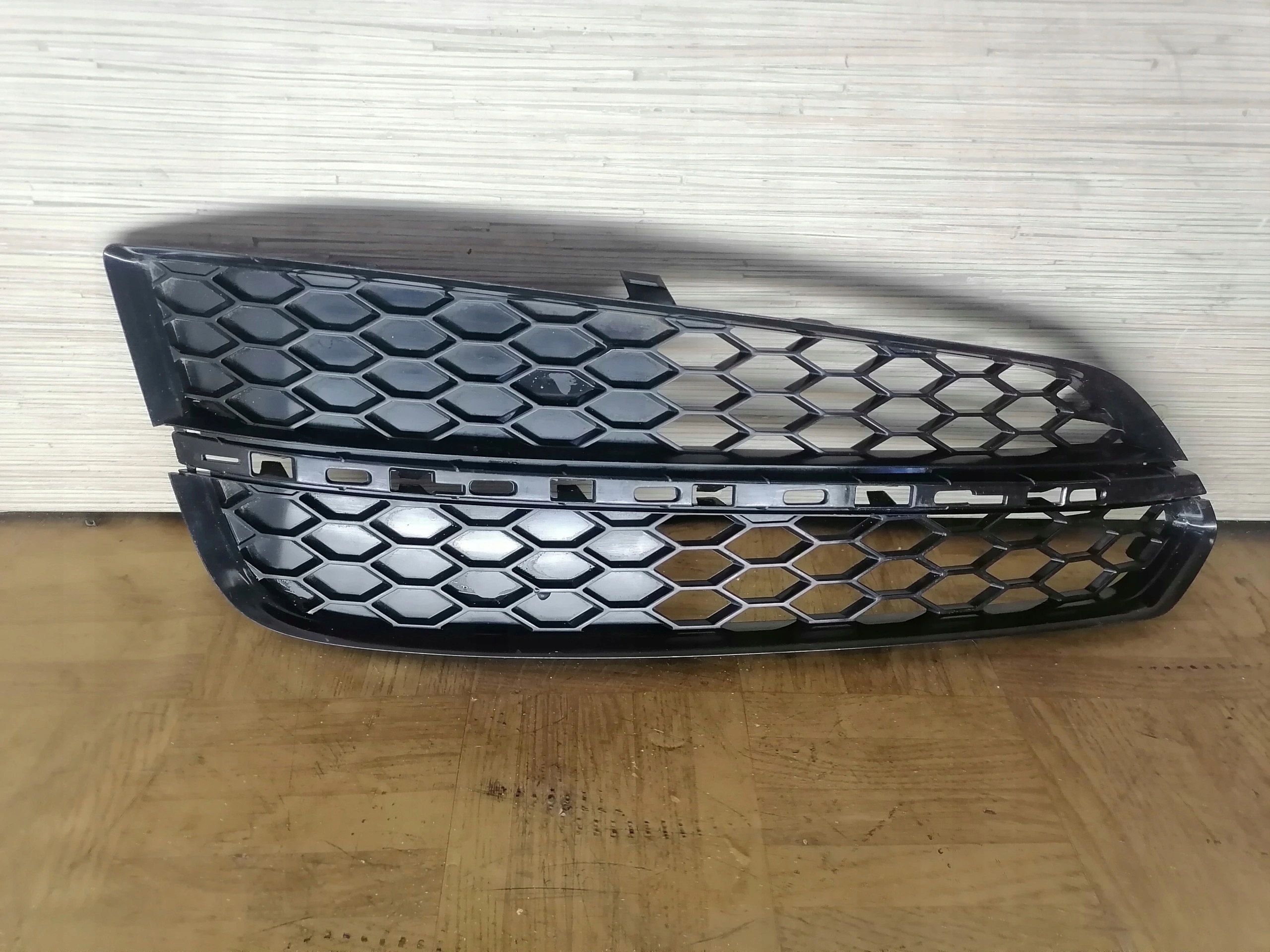 AUDI A8 D4 S8 LIFT grid of a bumper right 4H0807680