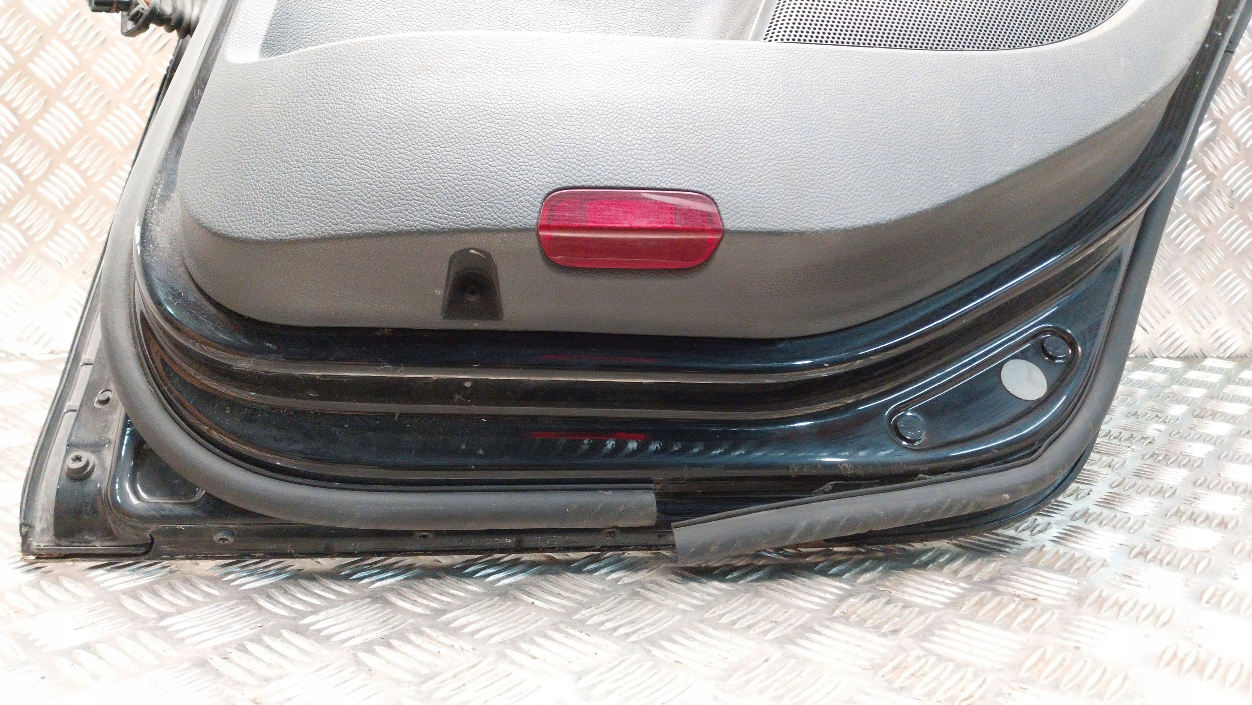 Portière Arrière Droit VW GOLF 5 03