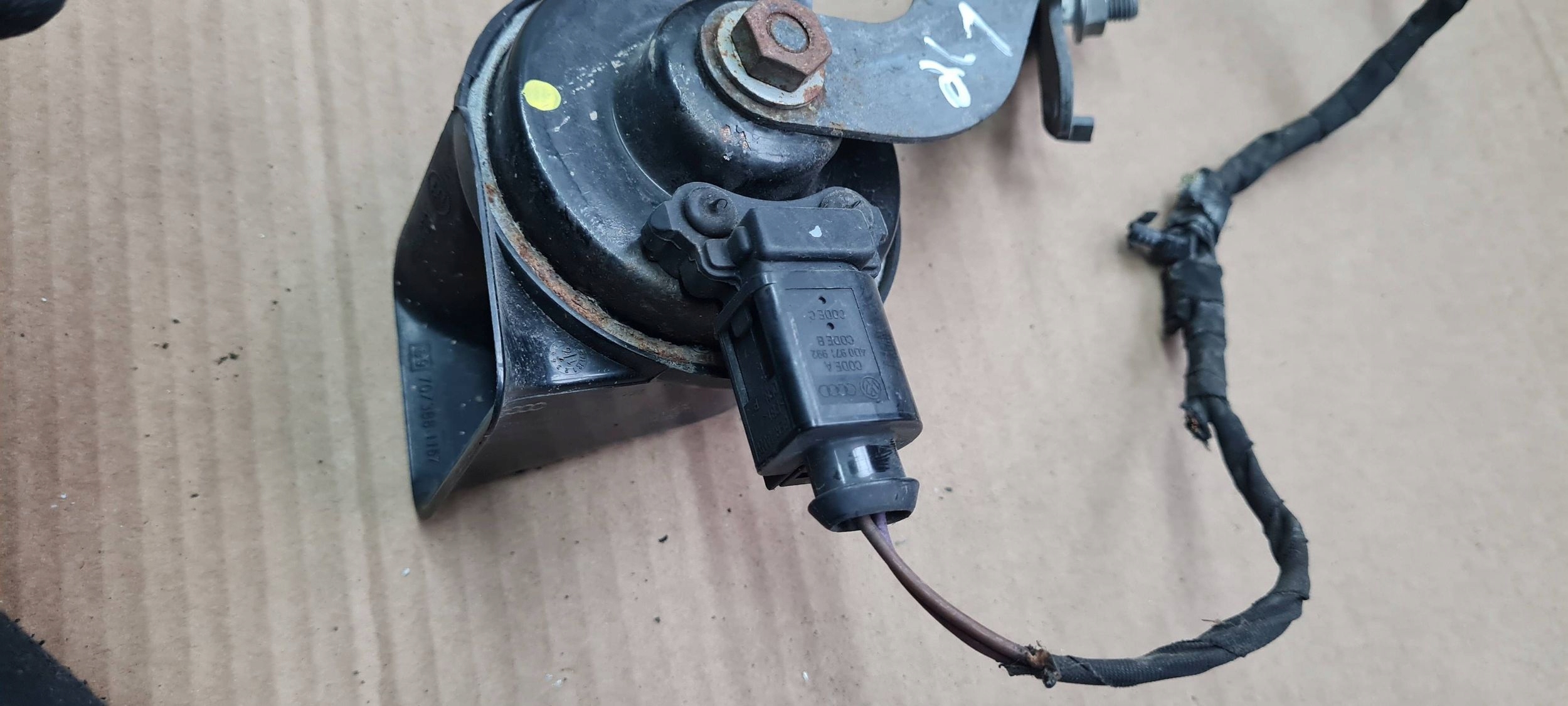 A4 B9 8W KLAKSON SYGNAL sound left front 8W0951223 A5 8W