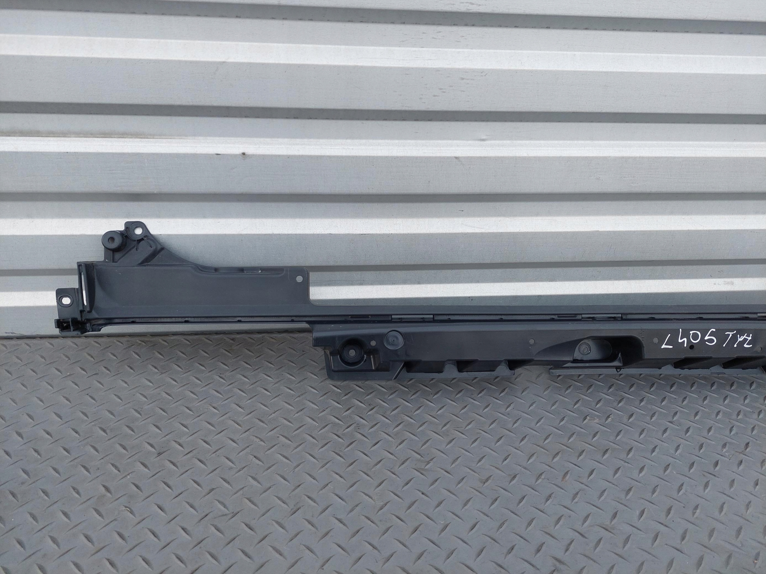 bumper bracket rear part rear central CK52-17B861-AC RANGE ROVER VOGUE L405