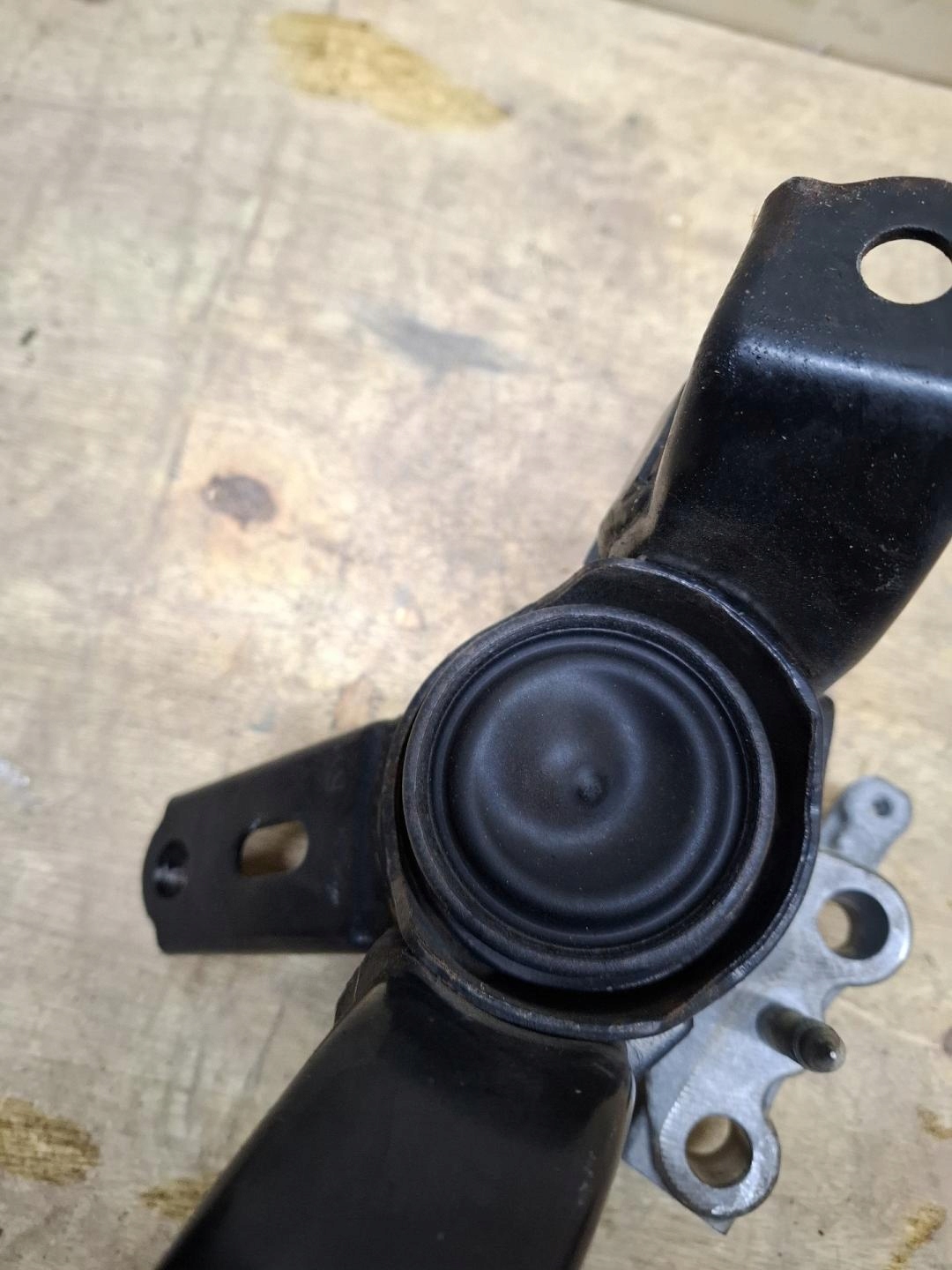 engine mount Toyota Prius 3 XW30 2010