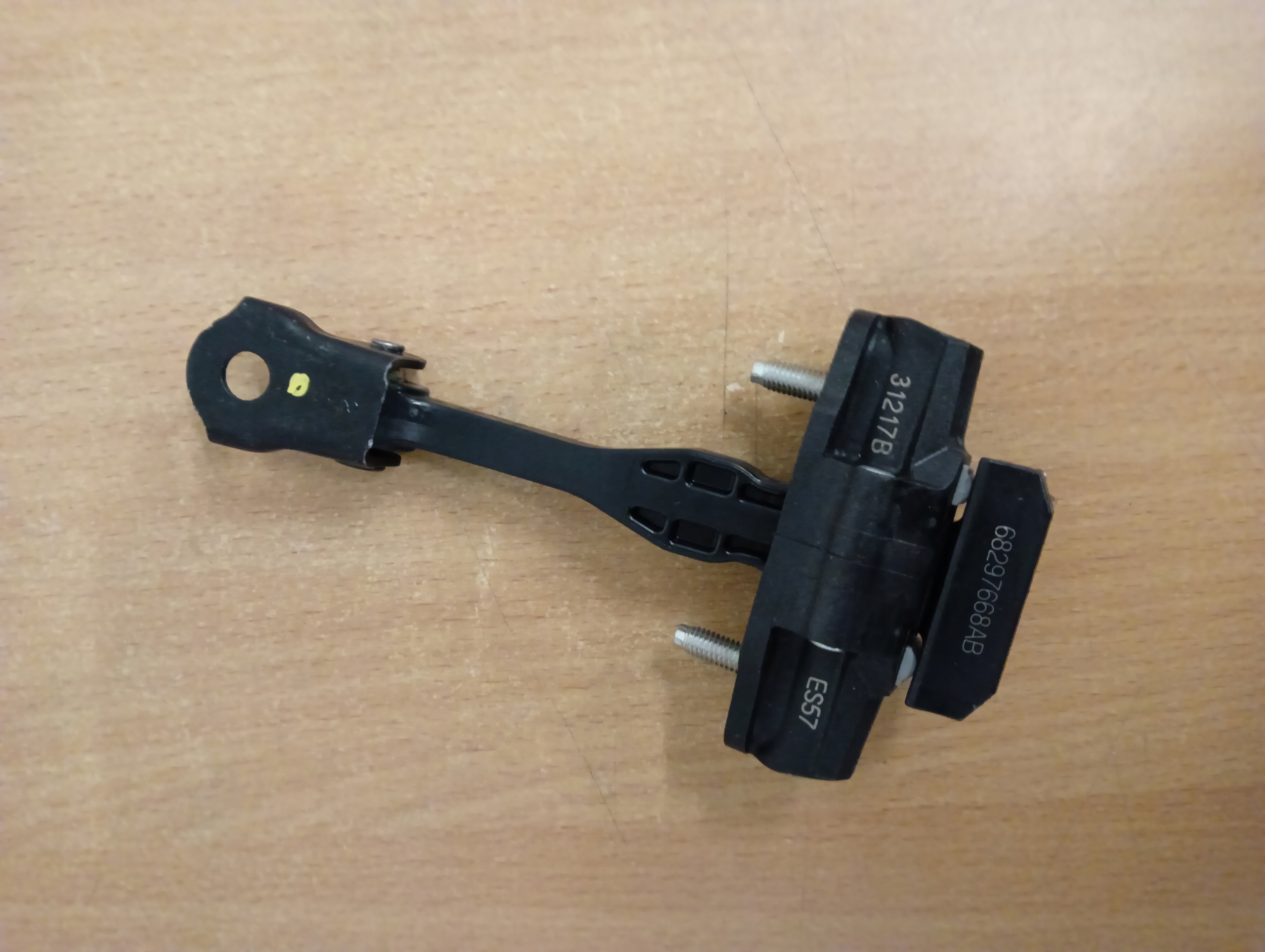 K68297668AB - ТЯГА ЗАДНЕЙ ДВЕРИ JEEP WRANGLER / GLADIATOR