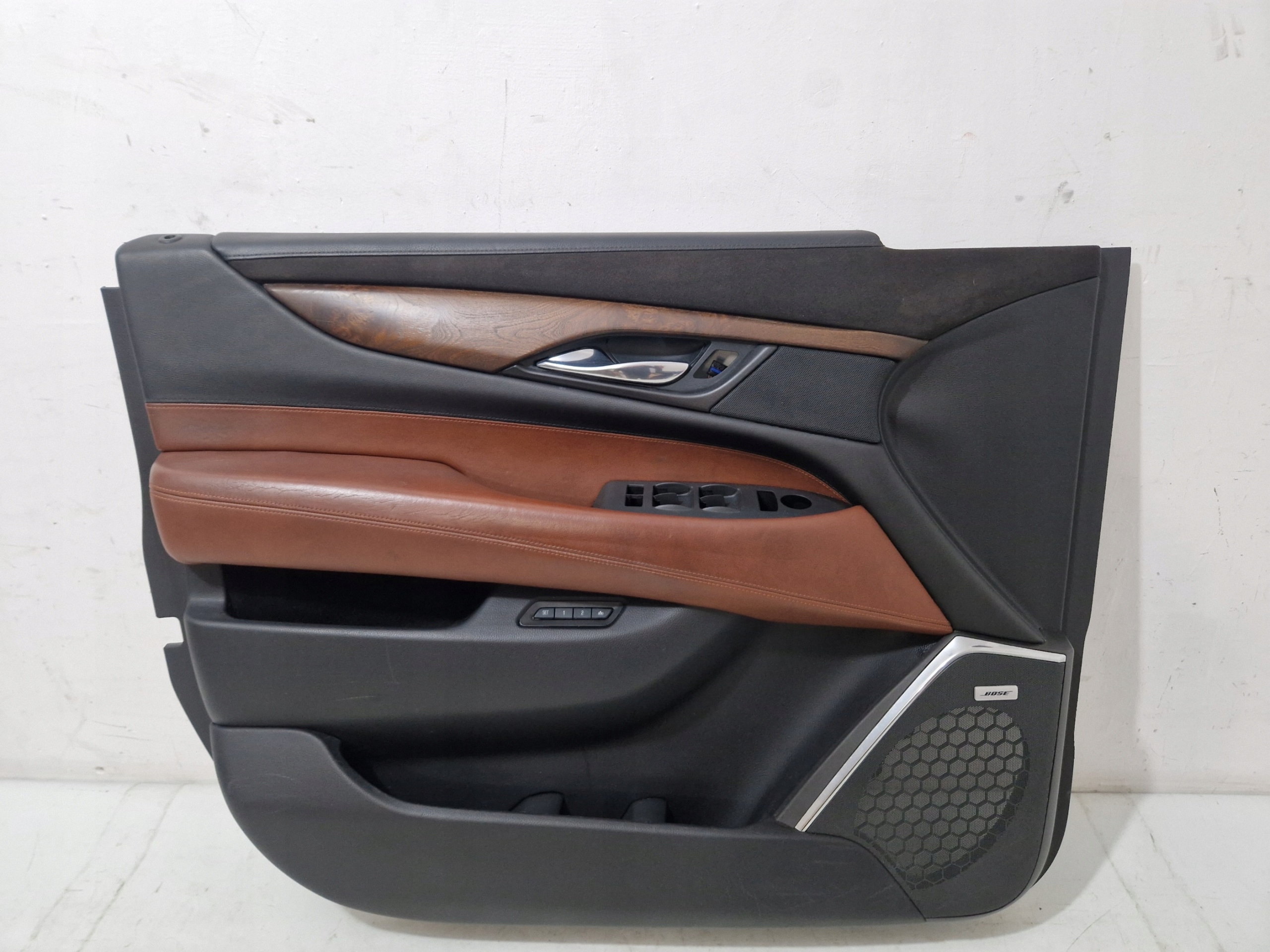 CADILLAC ESCALADE IV 2014 - side door left front 23493545