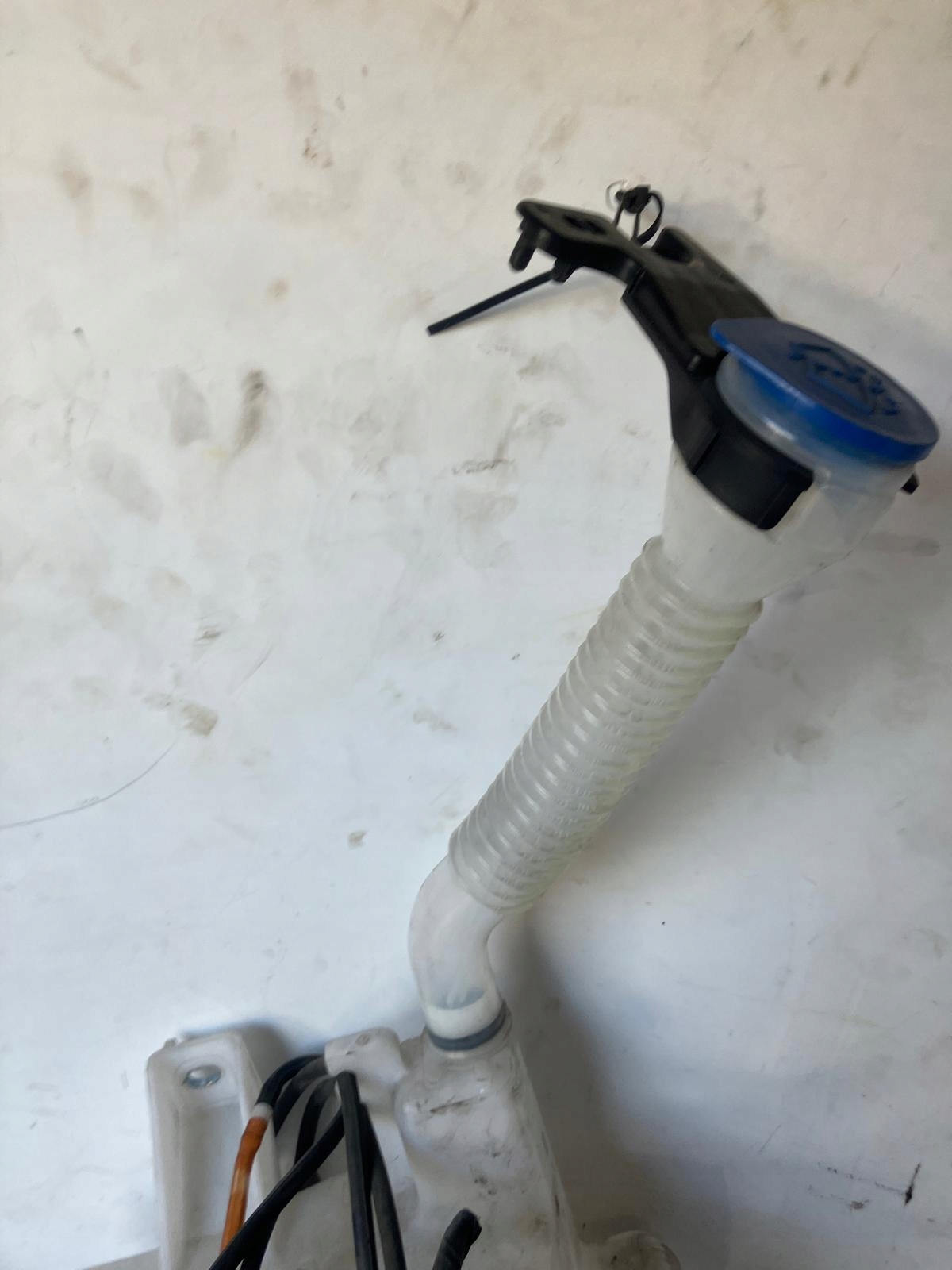 washer fluid tank MAZDA CX5 and LIFT KD4567480