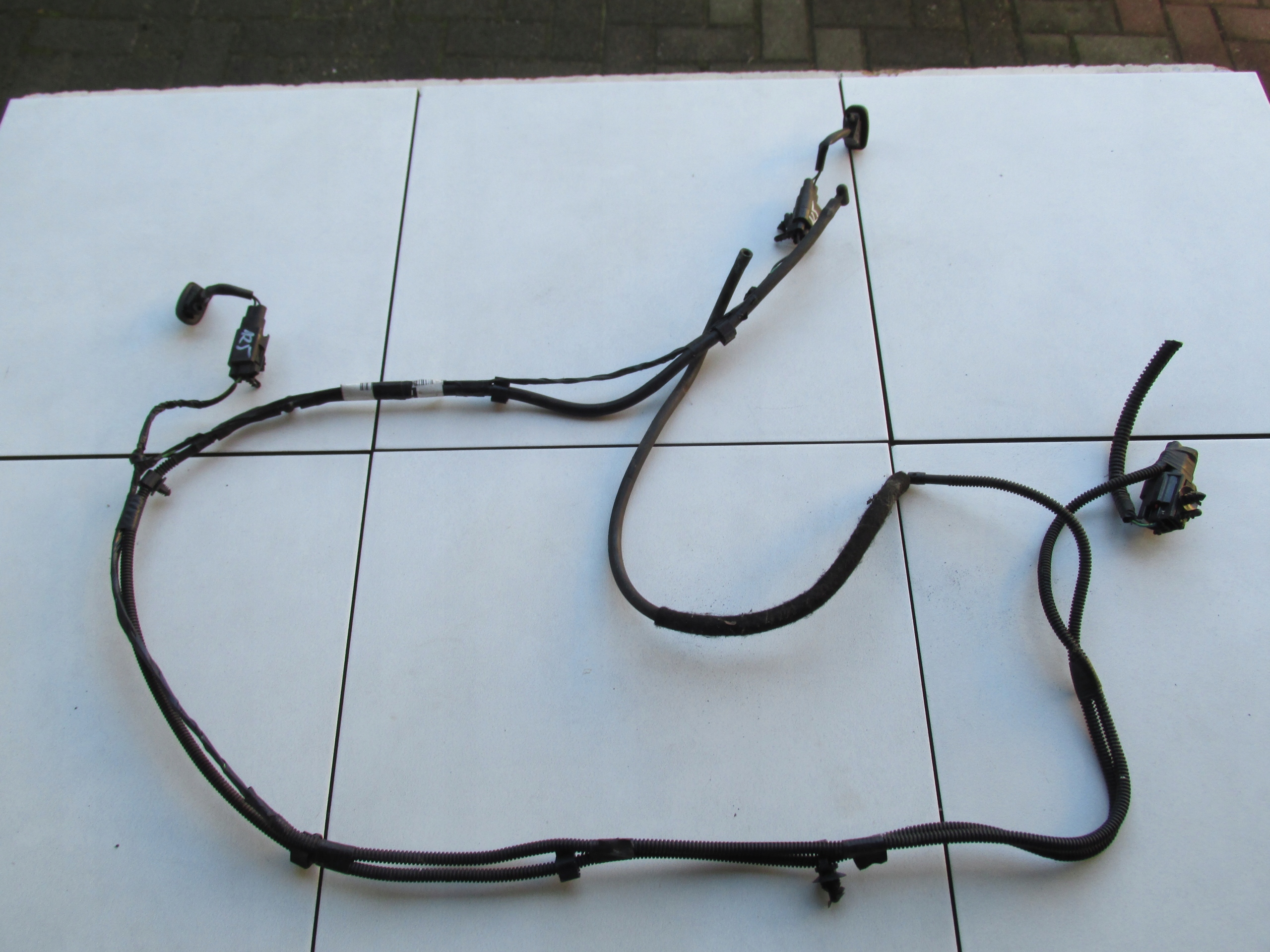 WIĄZKA MASKI SPRYSKIWACZY SZYB KUGA MK1 LIFT