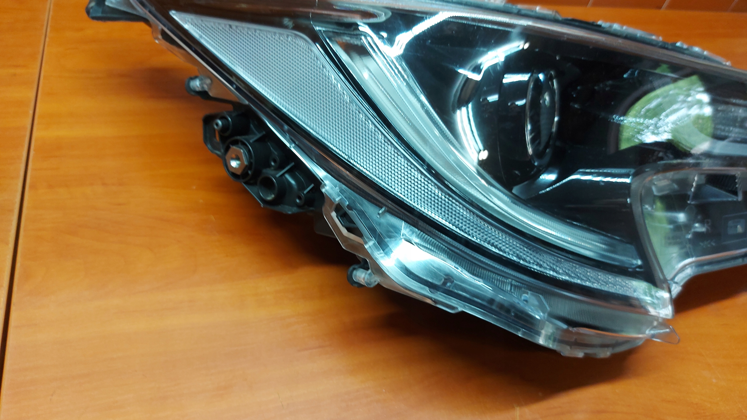 REFLEKTOR light right right front TOYOTA COROLLA E21 KOMBI HB 18