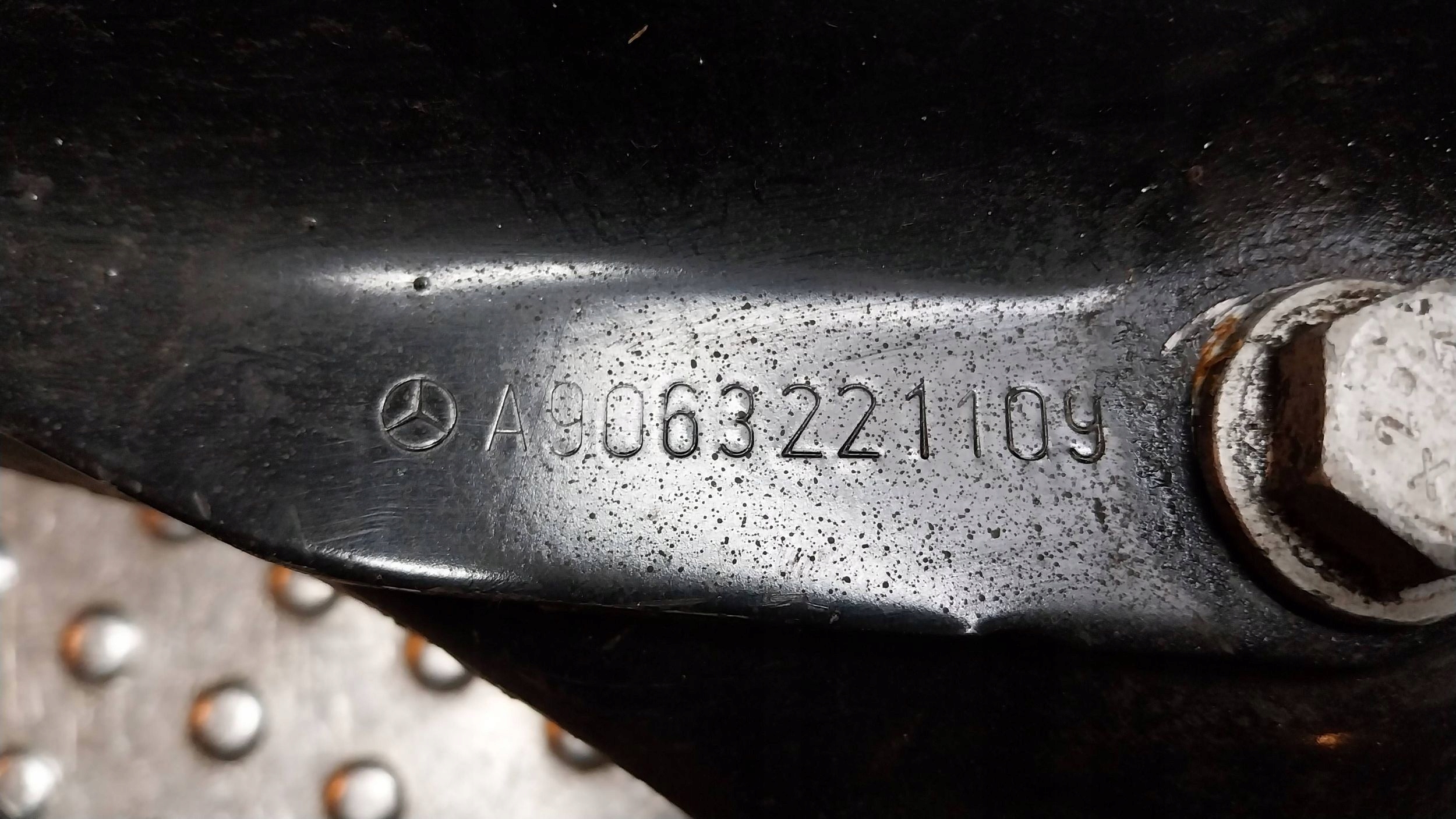 arm right front A9063221109 MERCEDES SPRINTER W906 W907 VW CRAFTER