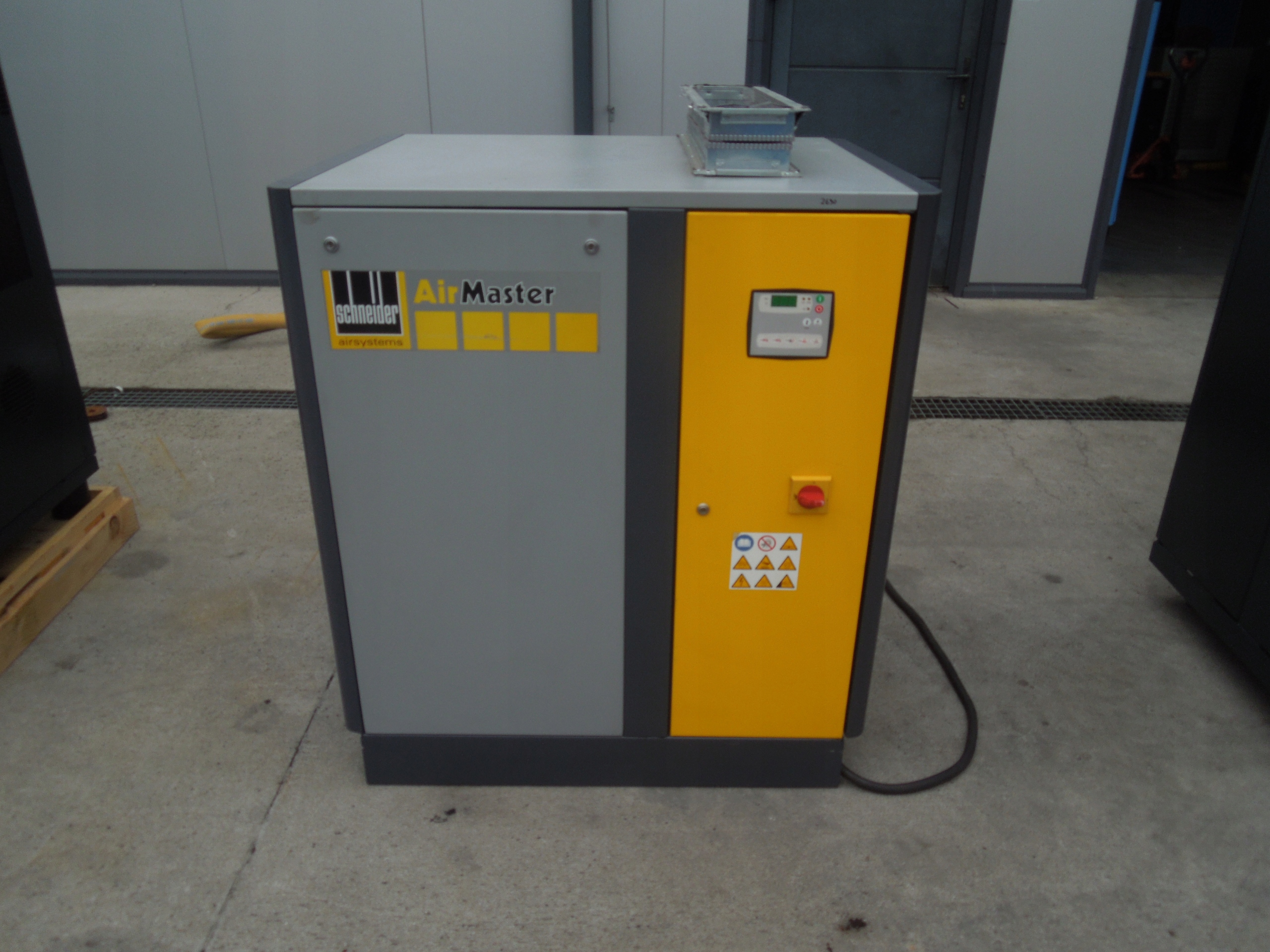 SPRĘŻARKA ŚRUBOWA SCHNEIDER 15Kw 10BAR!!!