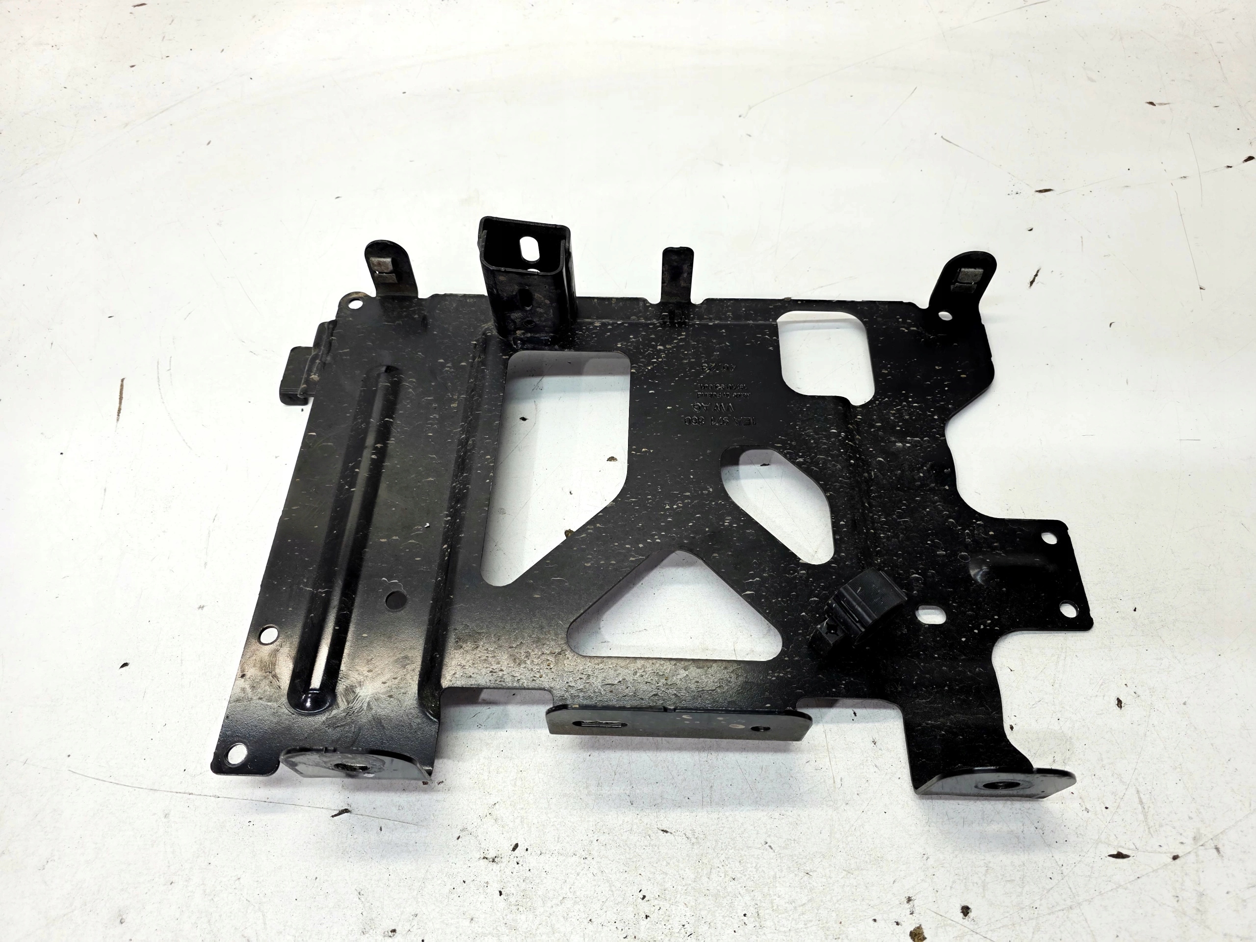 maniglia Consolle DO LADOWARKI AUDI Q4 E-TRON 1EA971860