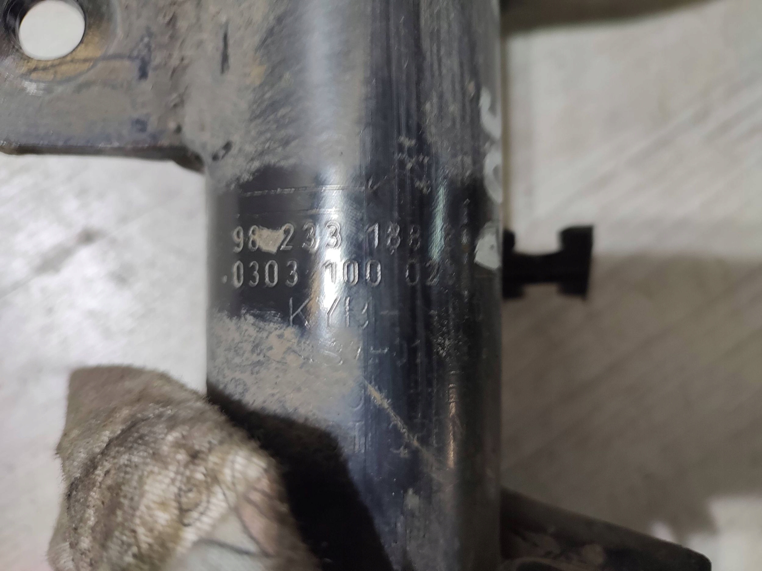 Peugeot 308 2019 front side left shock absorber front