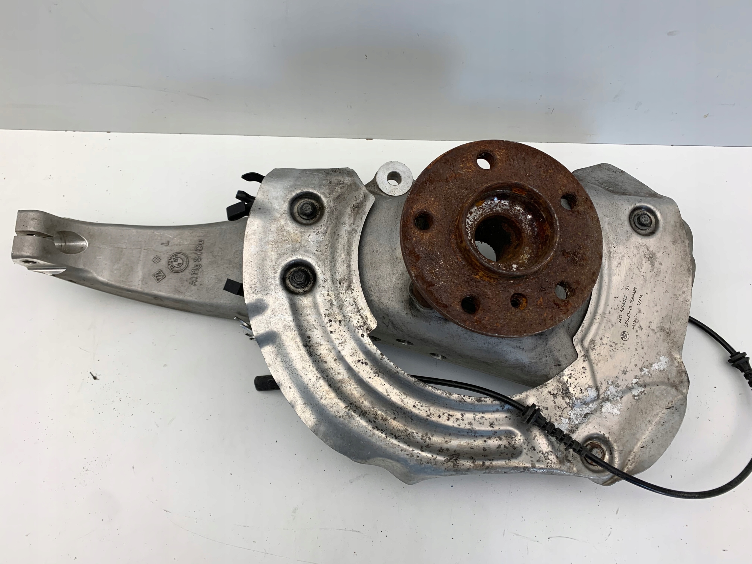 BMW I8 ЦАПФА ПЕРЕДНЯЯ ЛЕВА ПЕРЕД