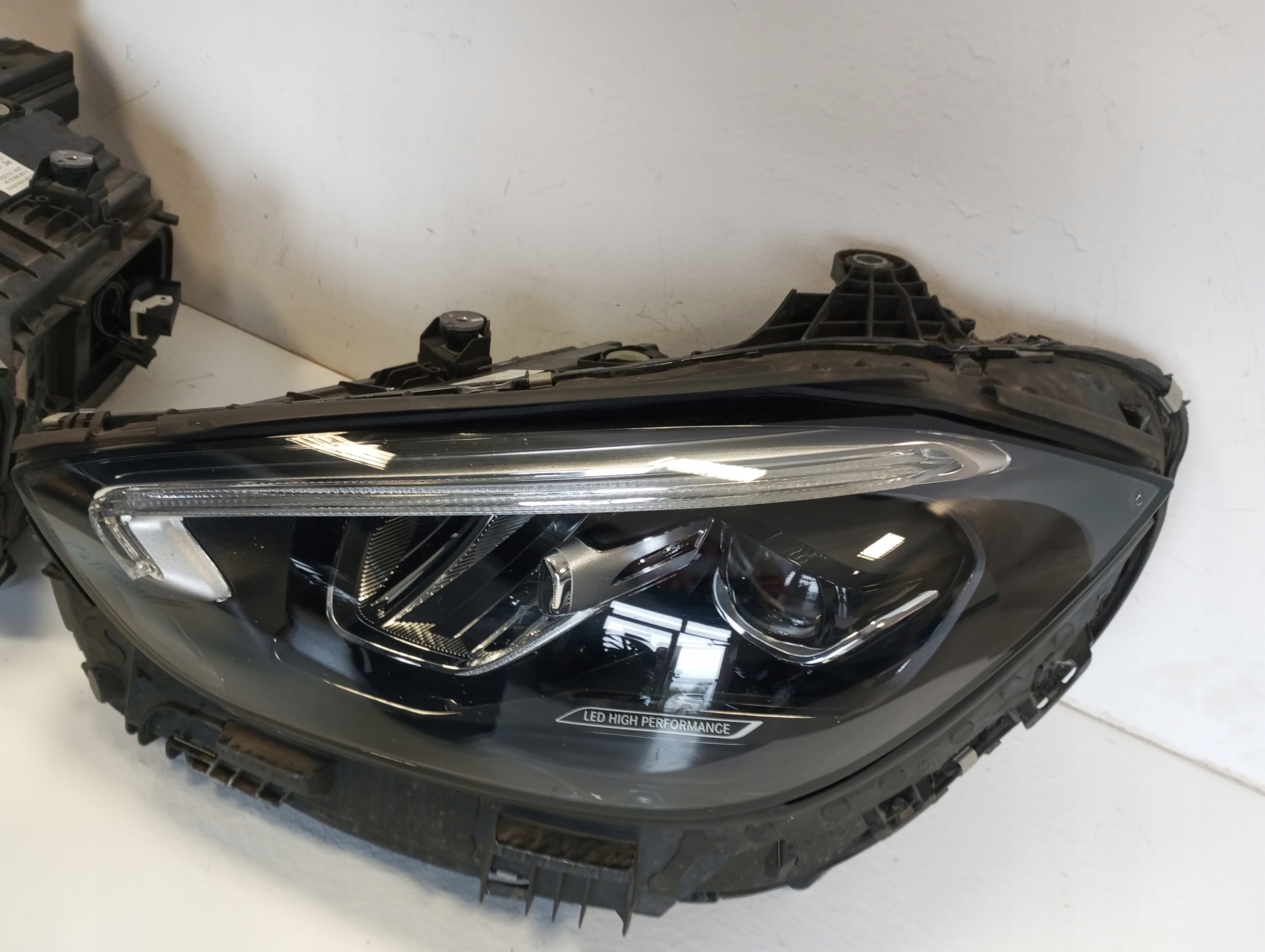 light left front MERCEDES W206 C KLASA A2069066104