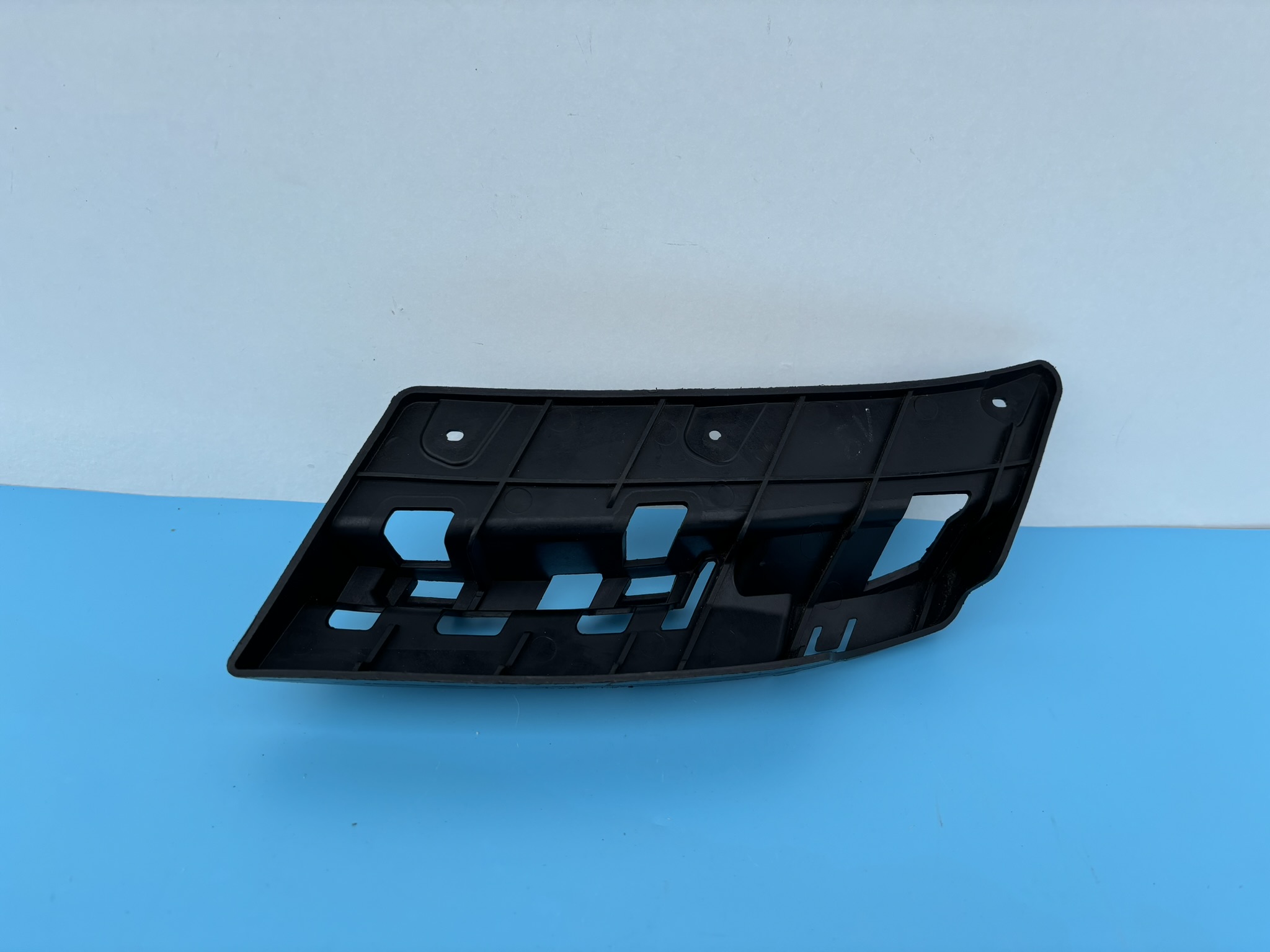 OPEL MOKKA rear light holder right front bracket 95127320 K115/570