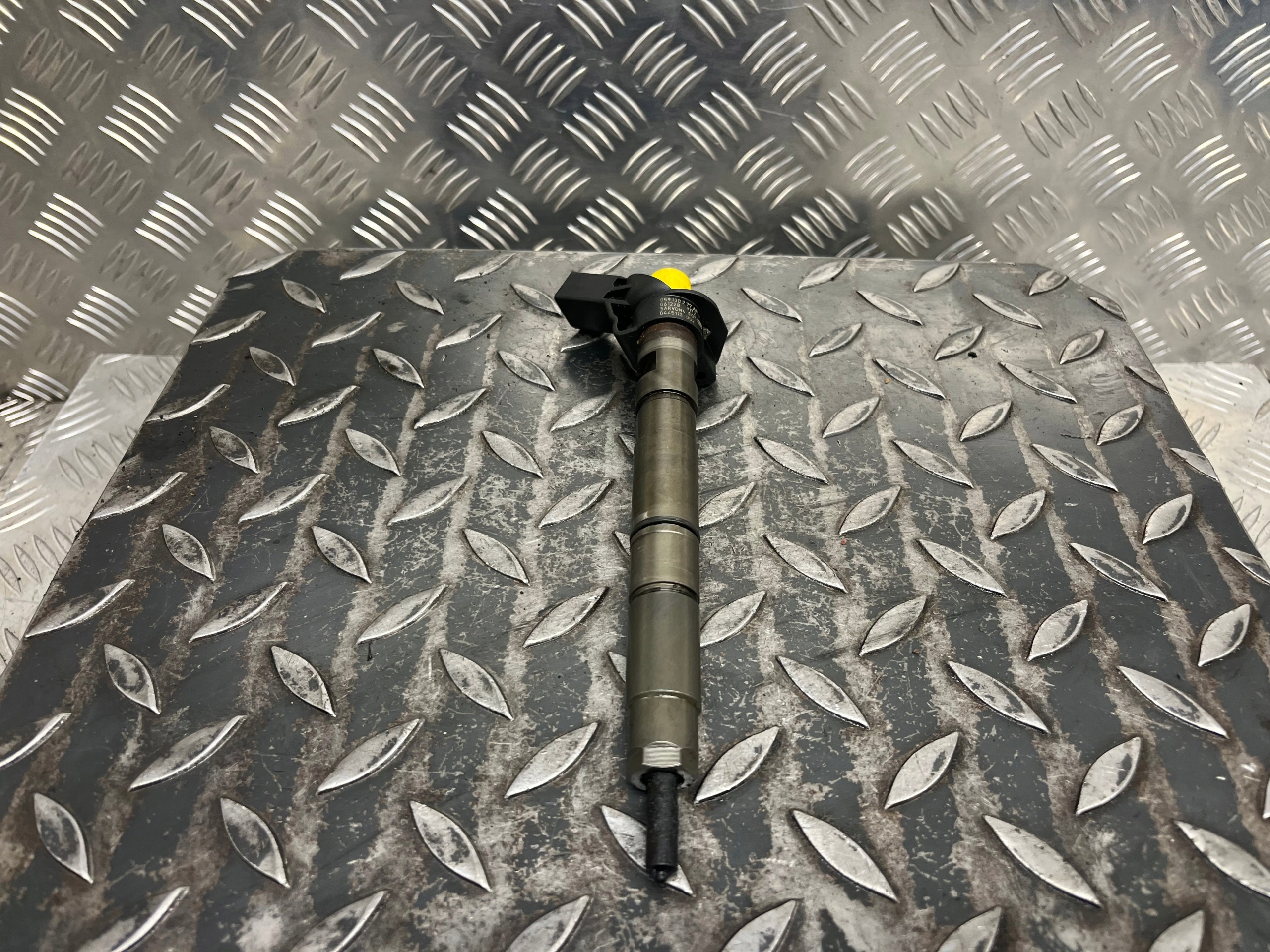 nozzle injector VOLKSWAGEN PHAETON 059130277AH